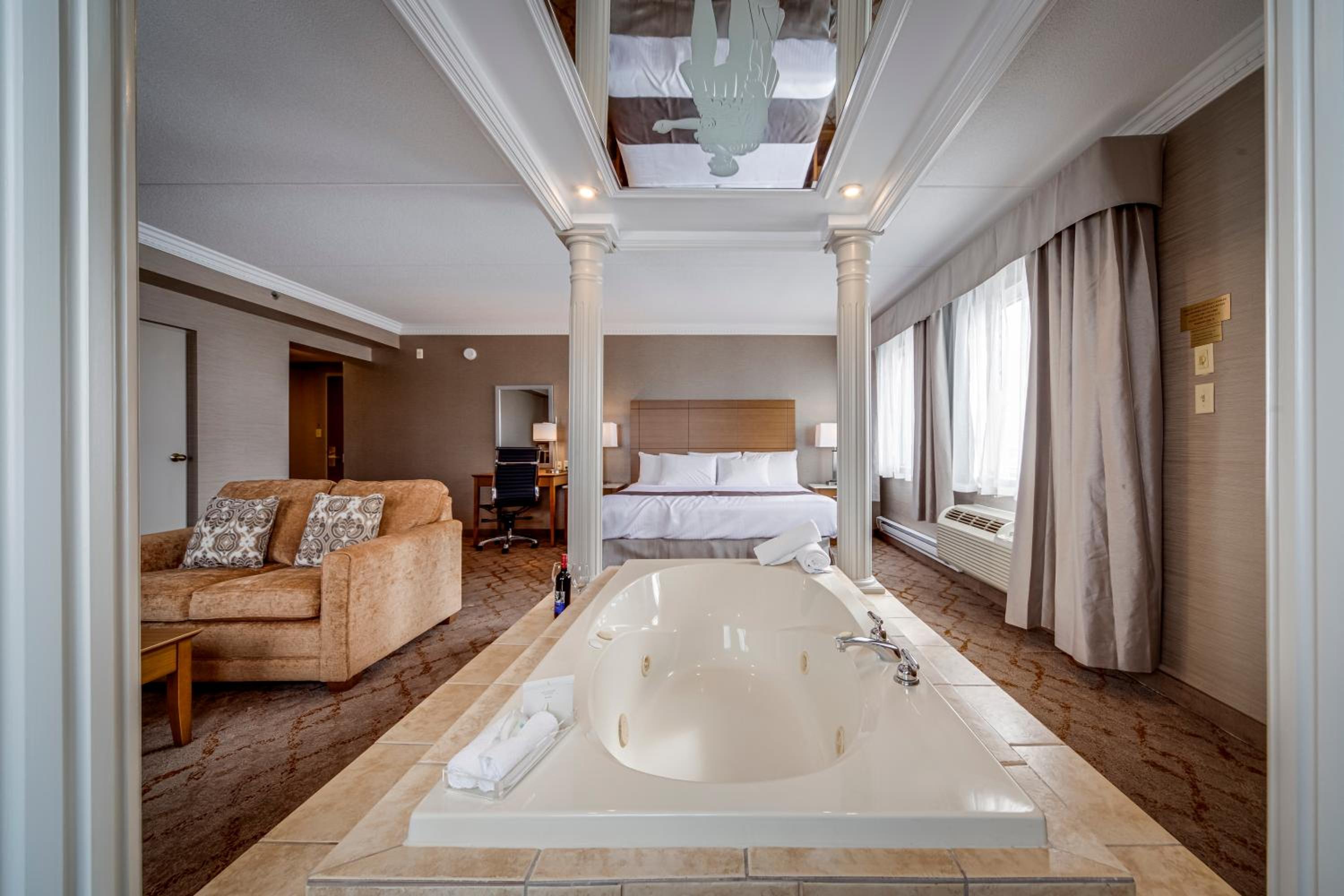 Luxury King Suite with Jetted Tub - Photo 5
