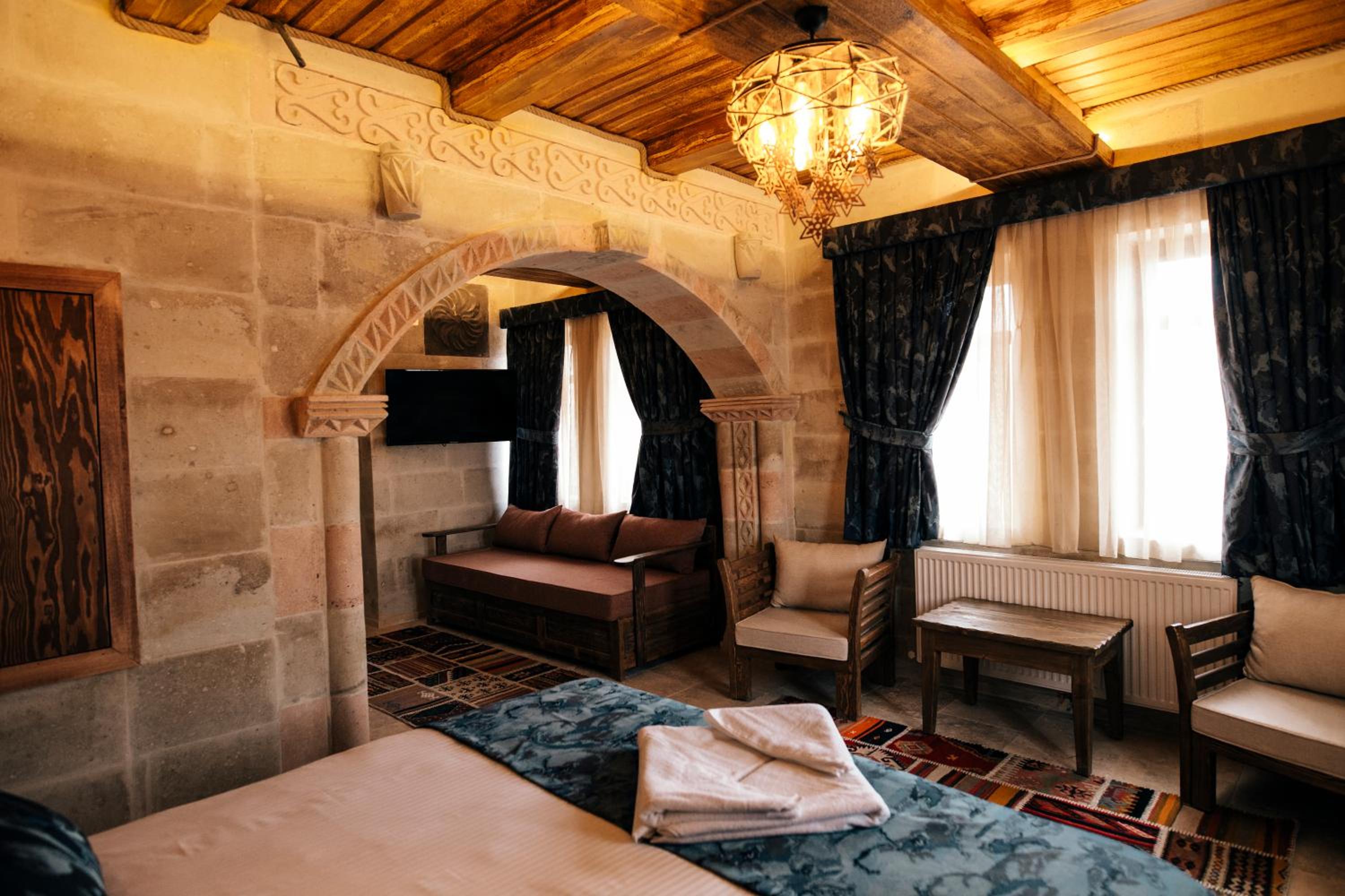 Deluxe Room - Photo 17