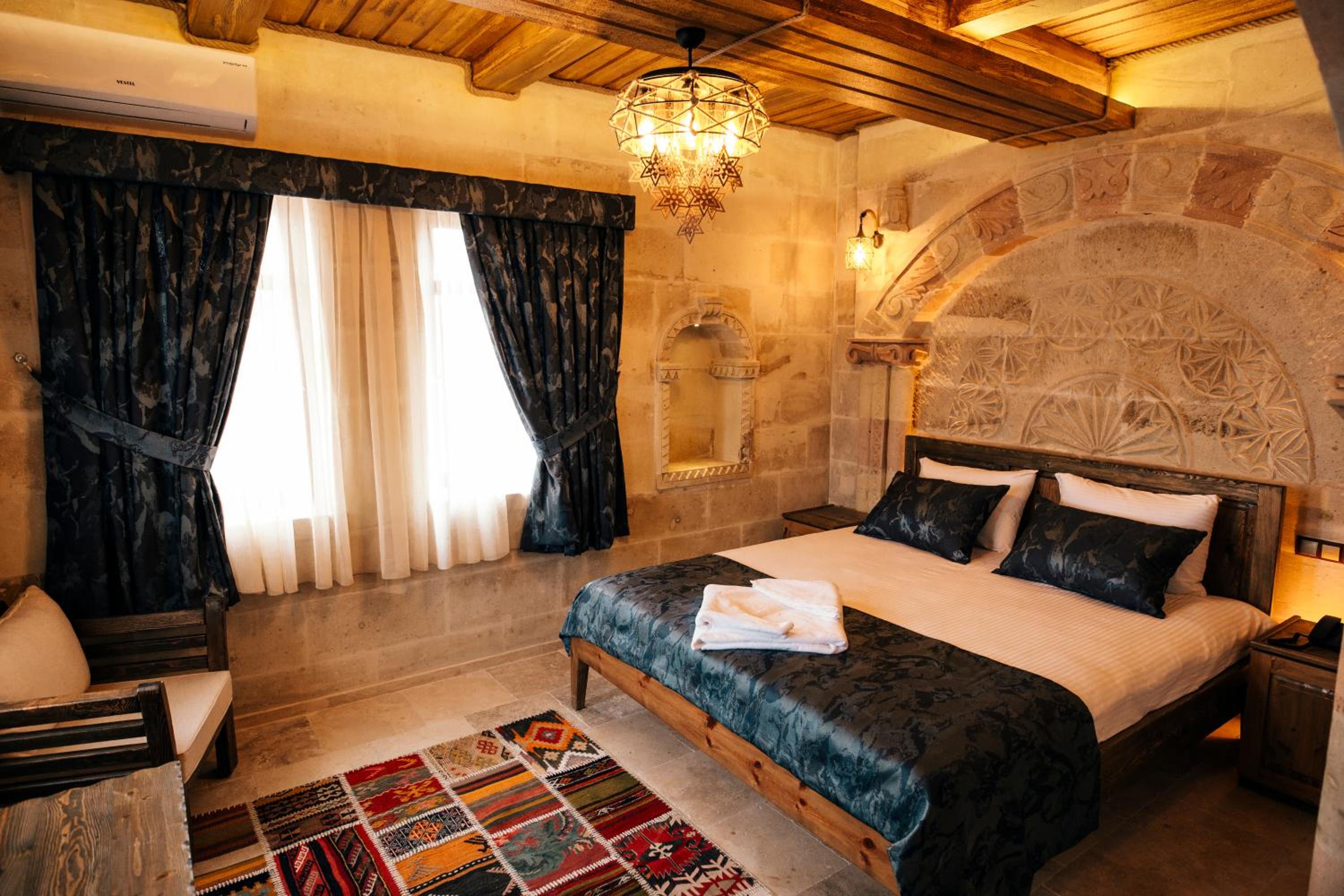 Deluxe Room - Photo 19