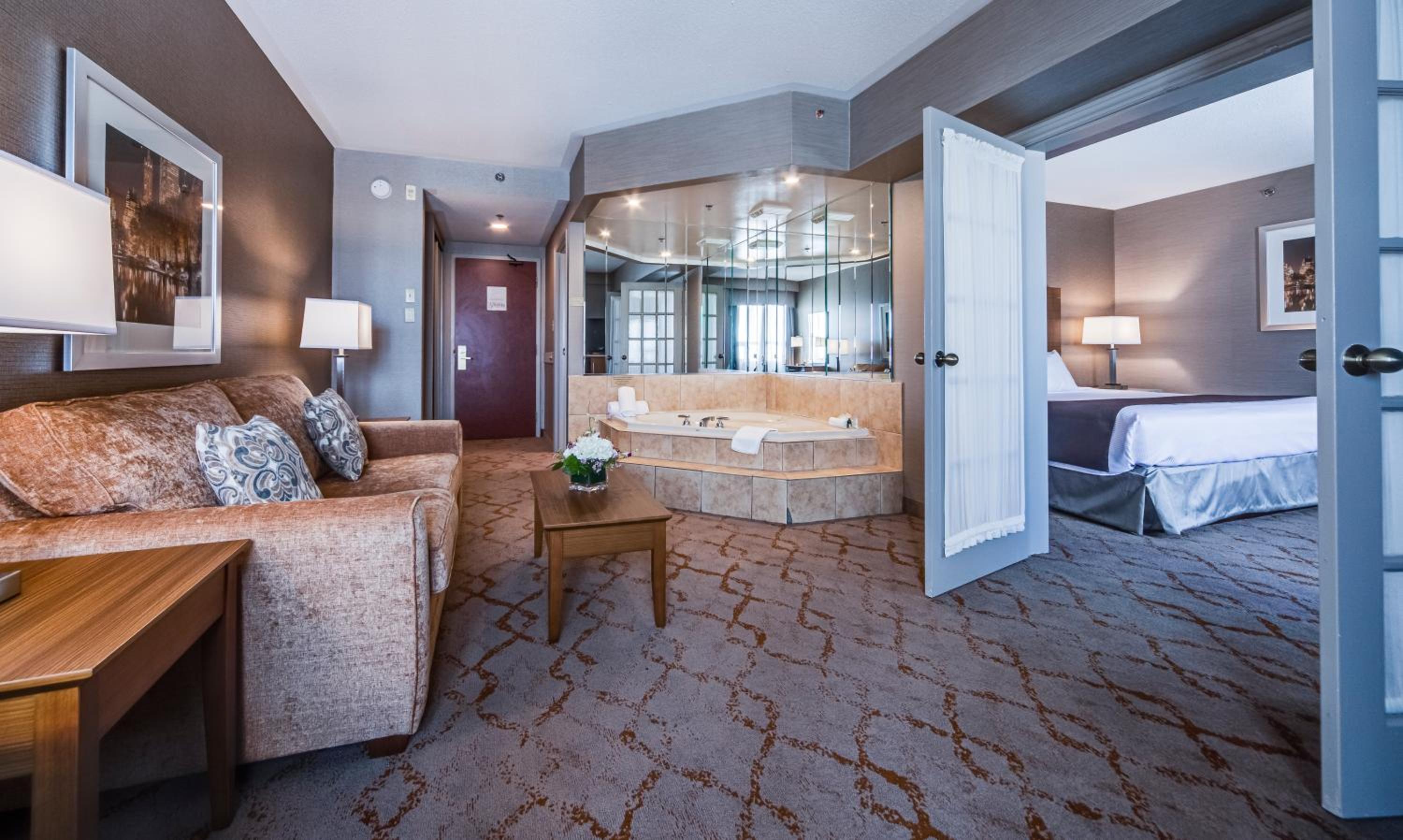 Deluxe King Suite with Jetted Tub and Living Room photo 2
