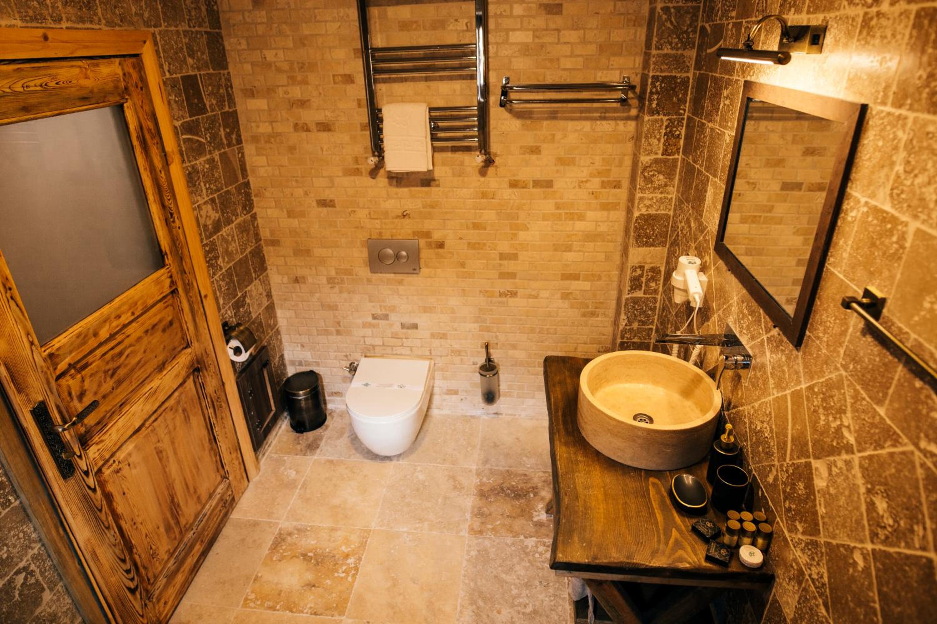 Deluxe Room - Photo 10