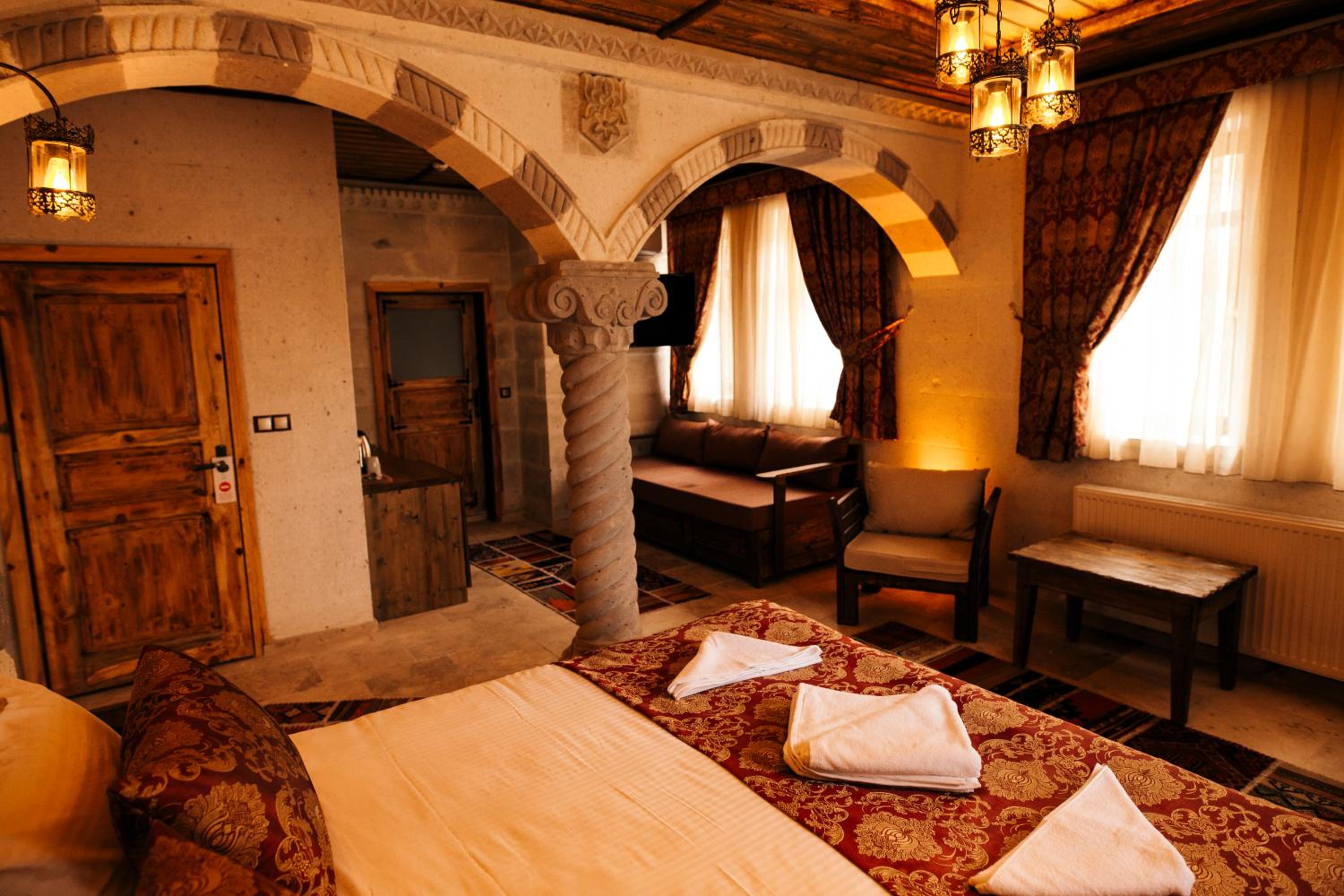 Deluxe Room - Photo 13
