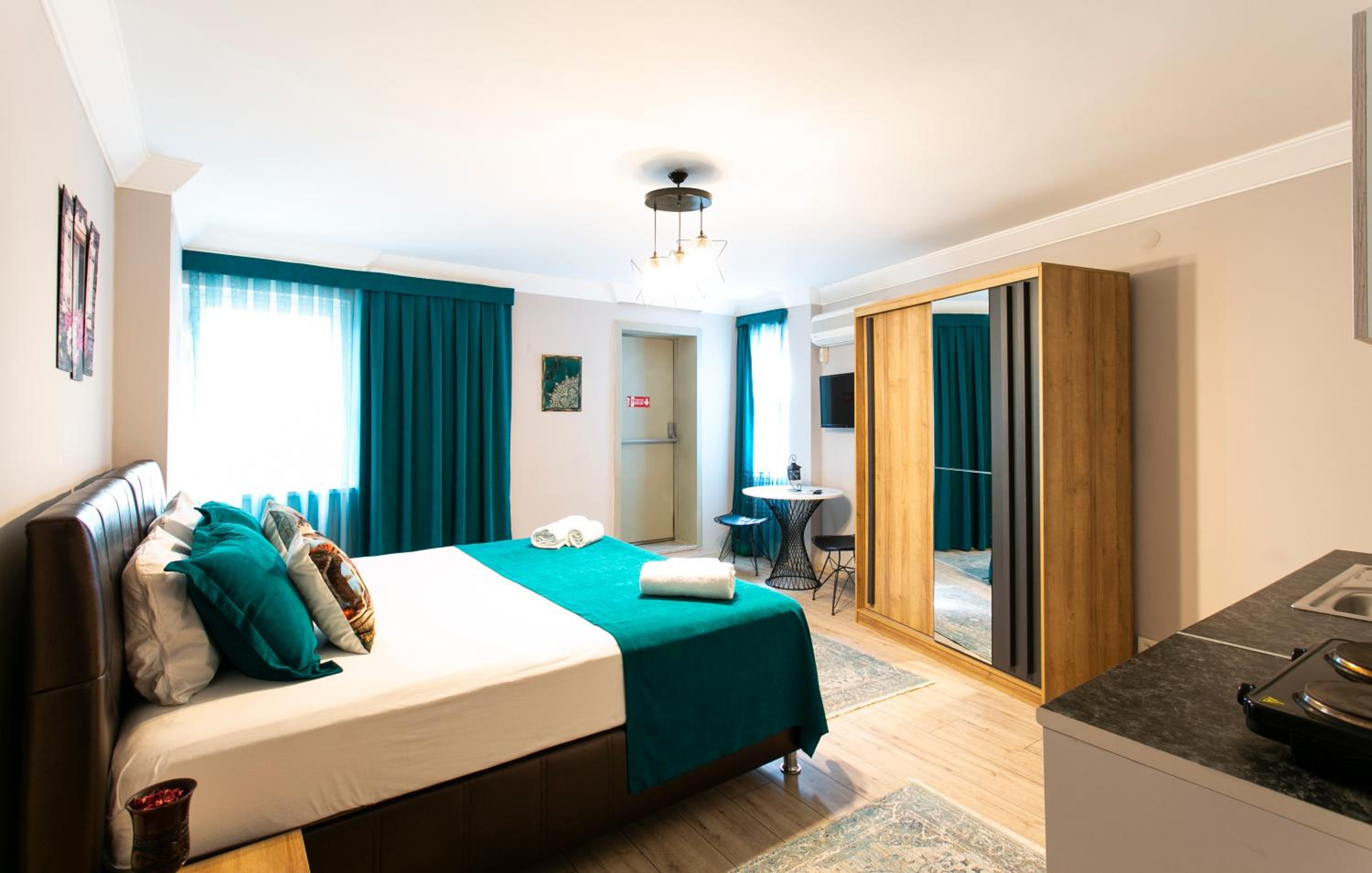 Studio Apartment photo 1