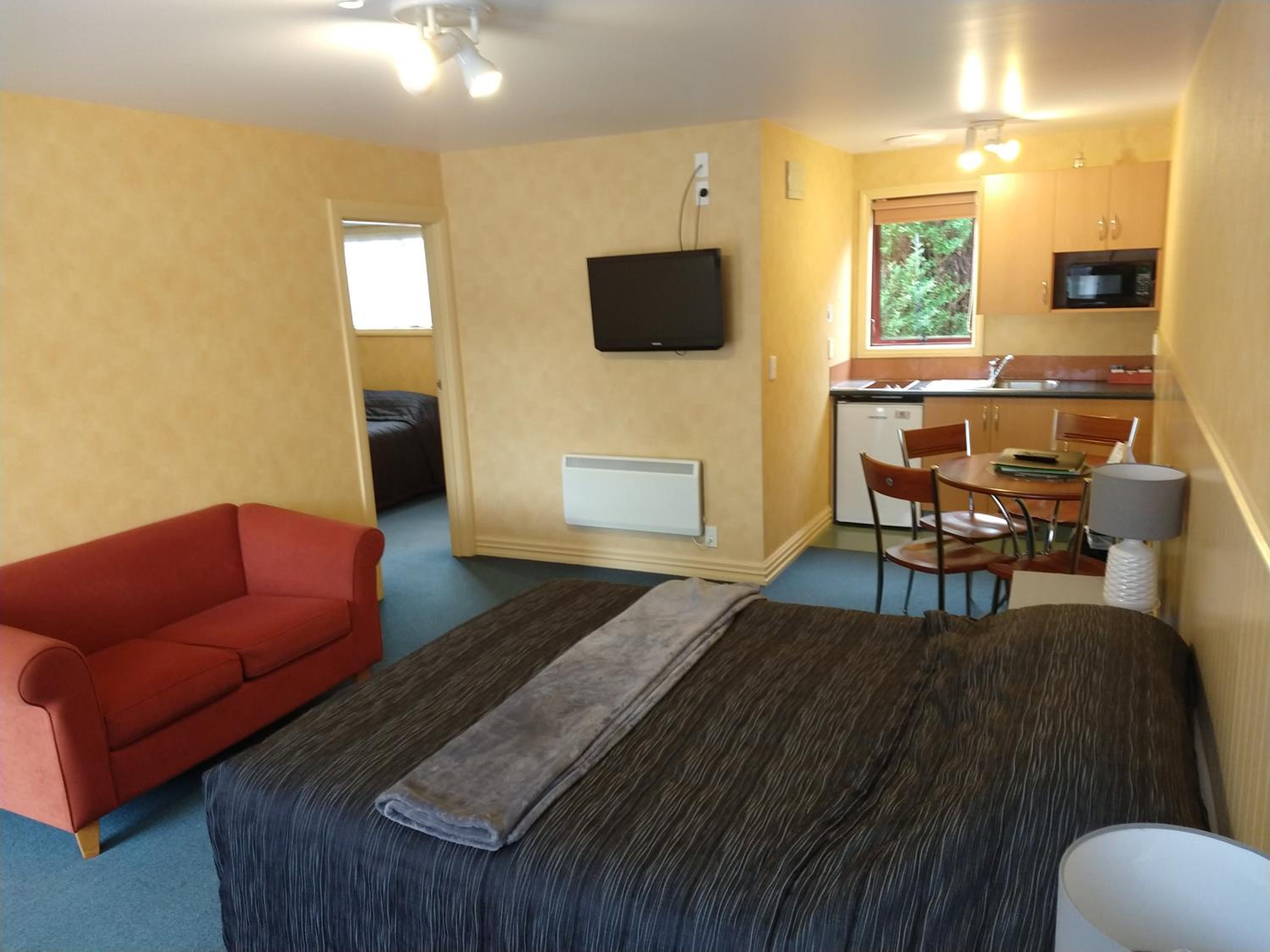 One-Bedroom Apartment - Photo 1