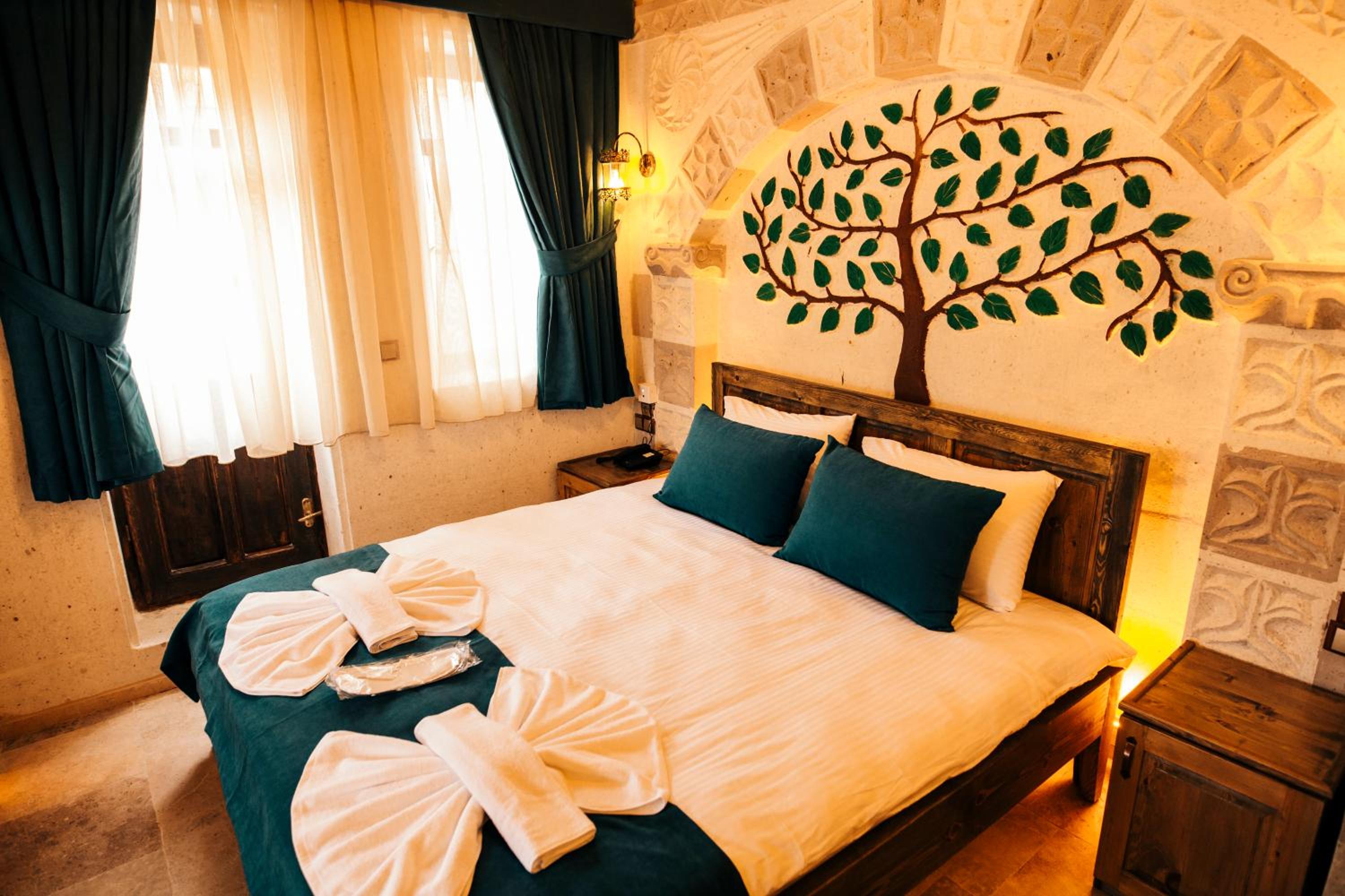 Deluxe Room - Photo 3