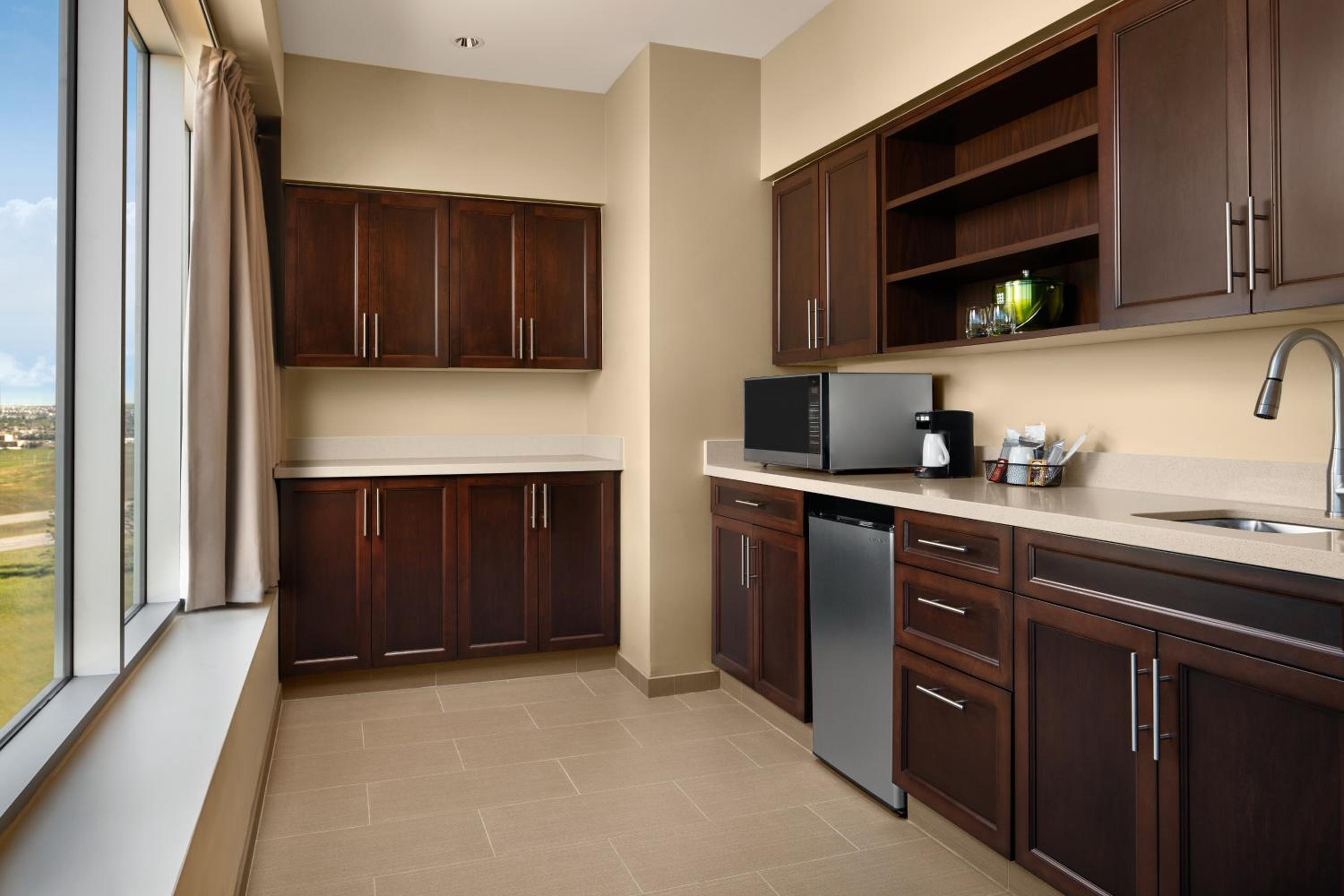 One-Bedroom King Suite - Photo 5