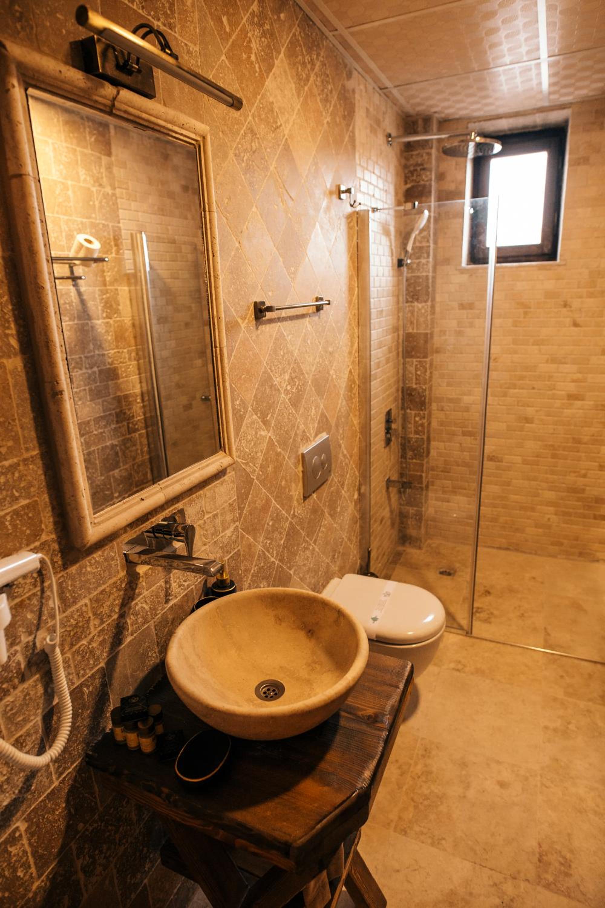 Deluxe Room - Photo 9