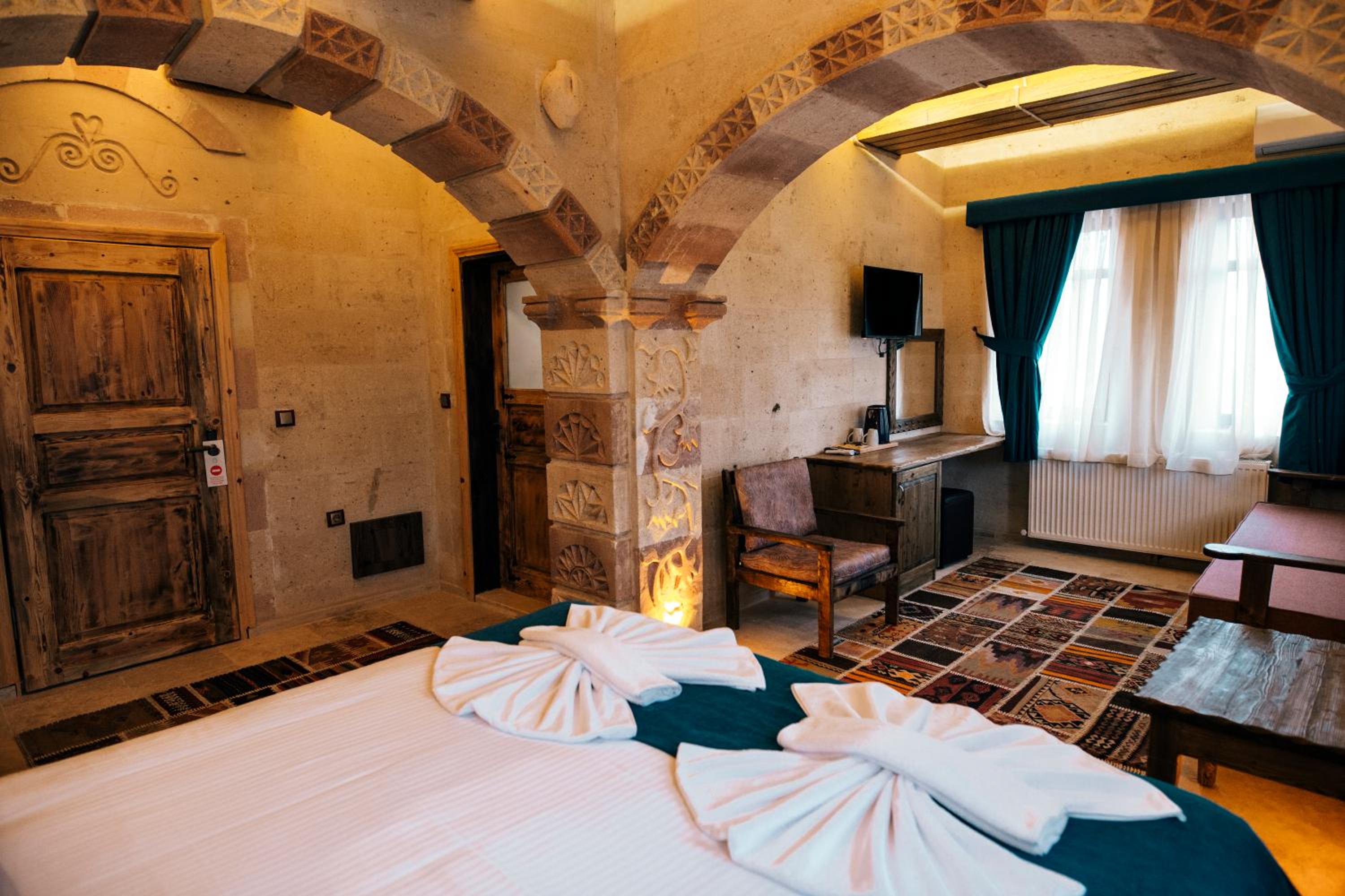 Deluxe Room - Photo 7