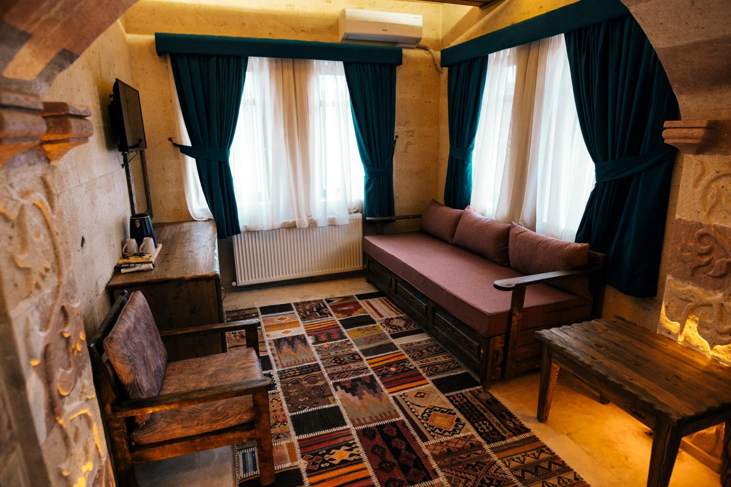 Deluxe Room - Photo 6