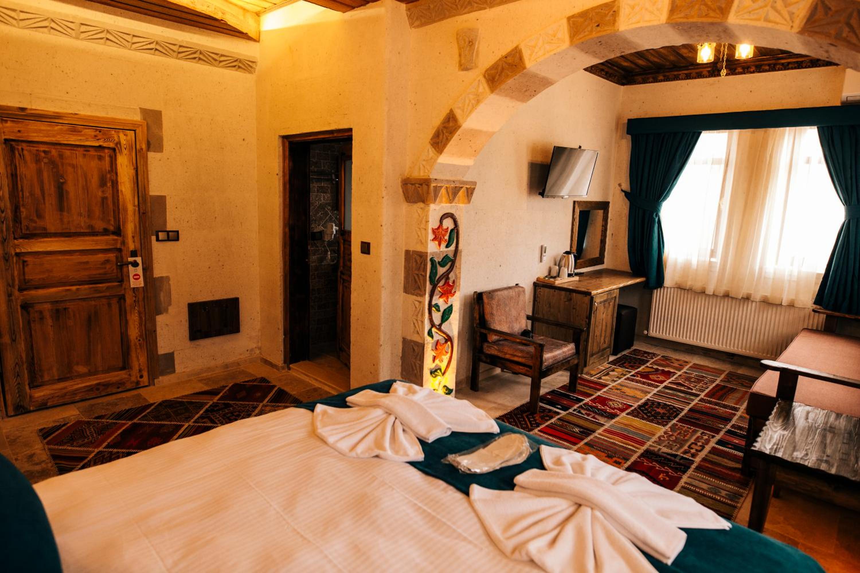 Deluxe Room - Photo 1