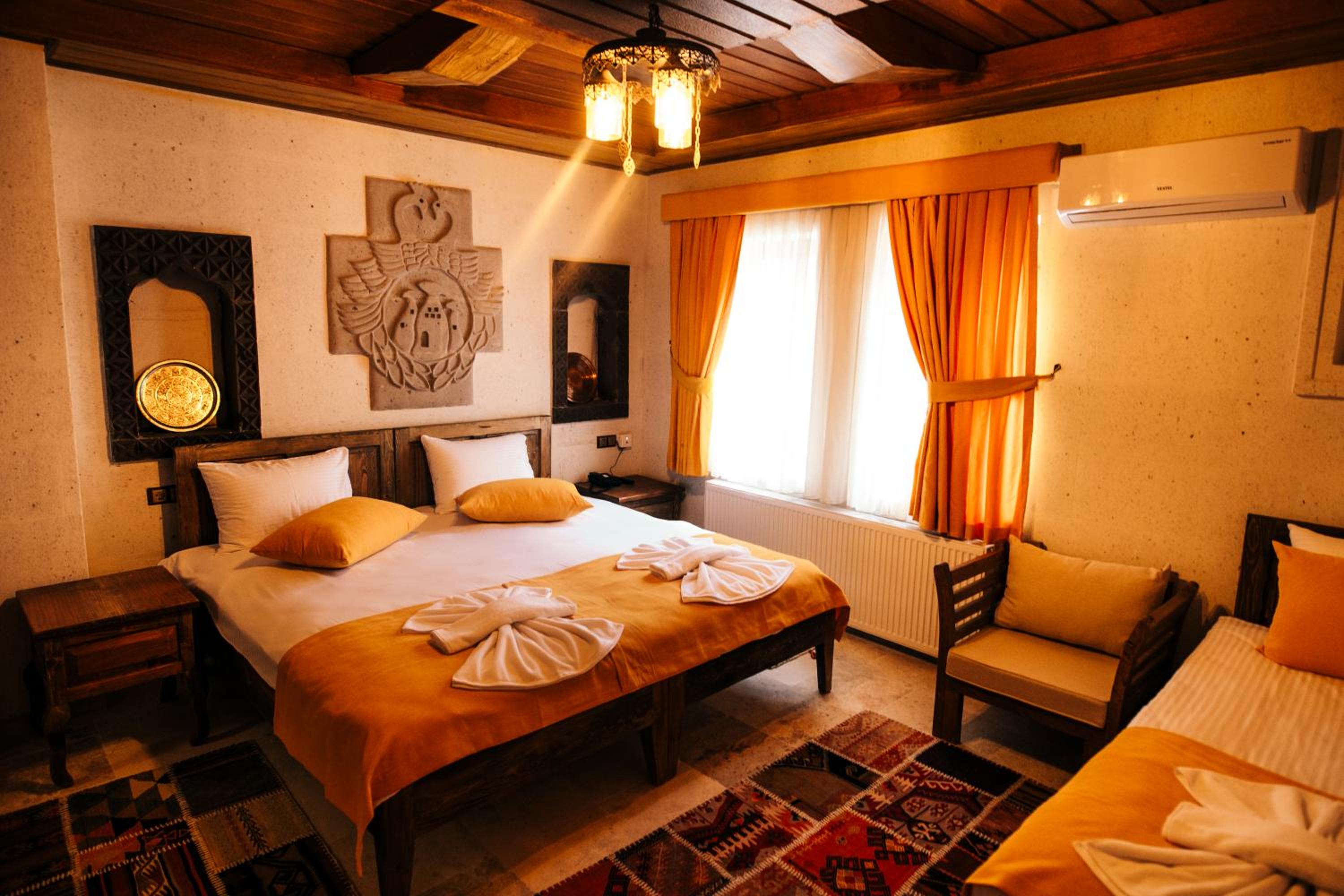 Deluxe Triple Room - Photo 11