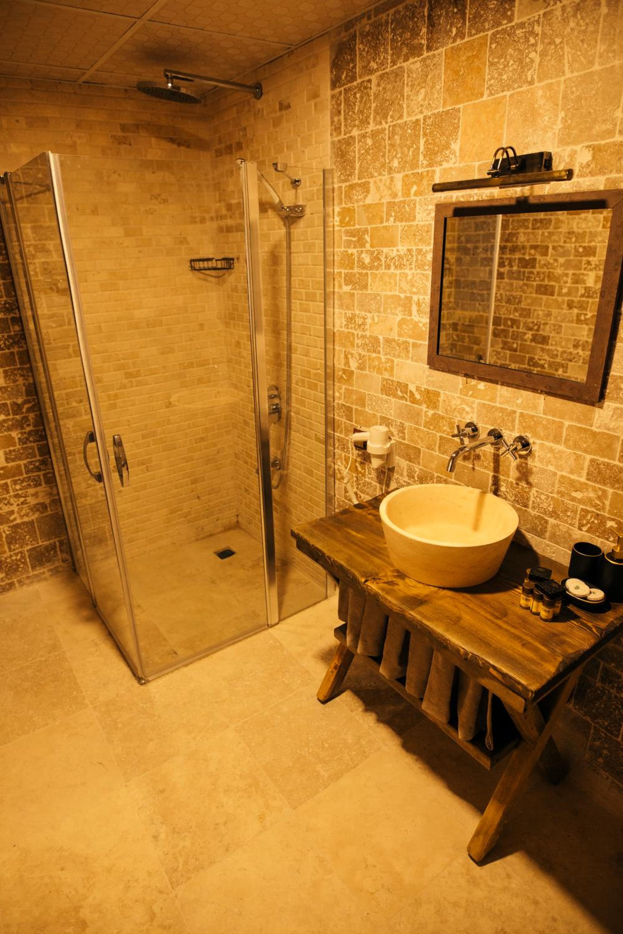 Deluxe Triple Room - Photo 9