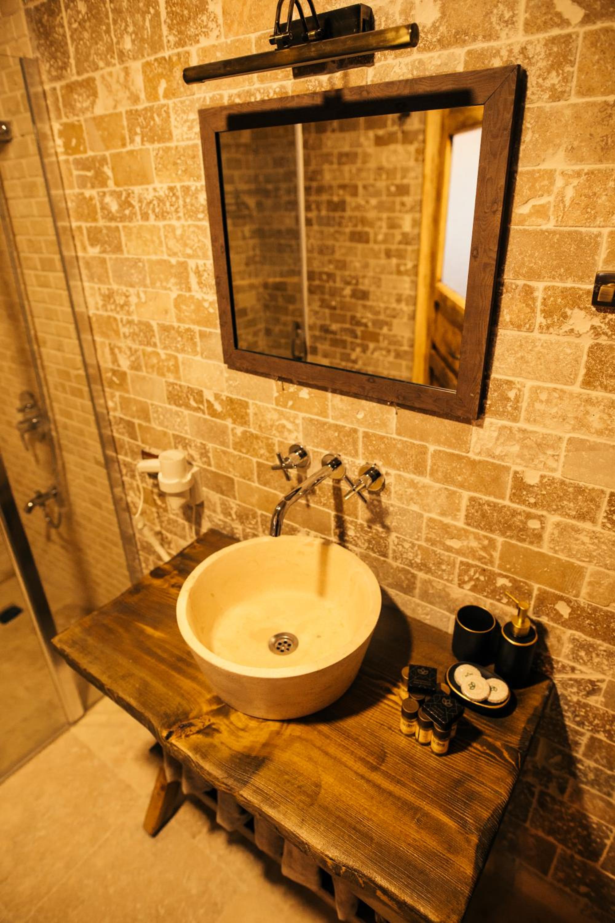 Deluxe Triple Room - Photo 8