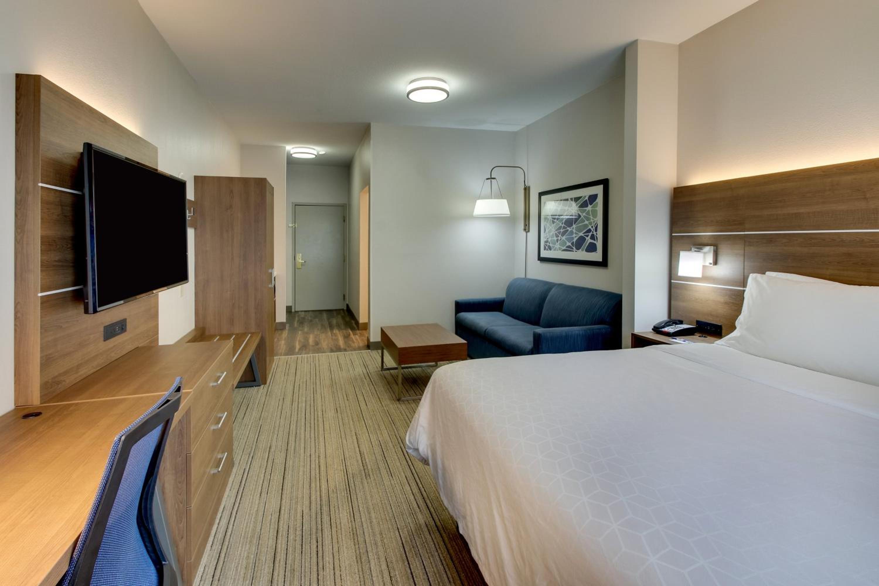 King Suite with Sofa Bed - Photo 2