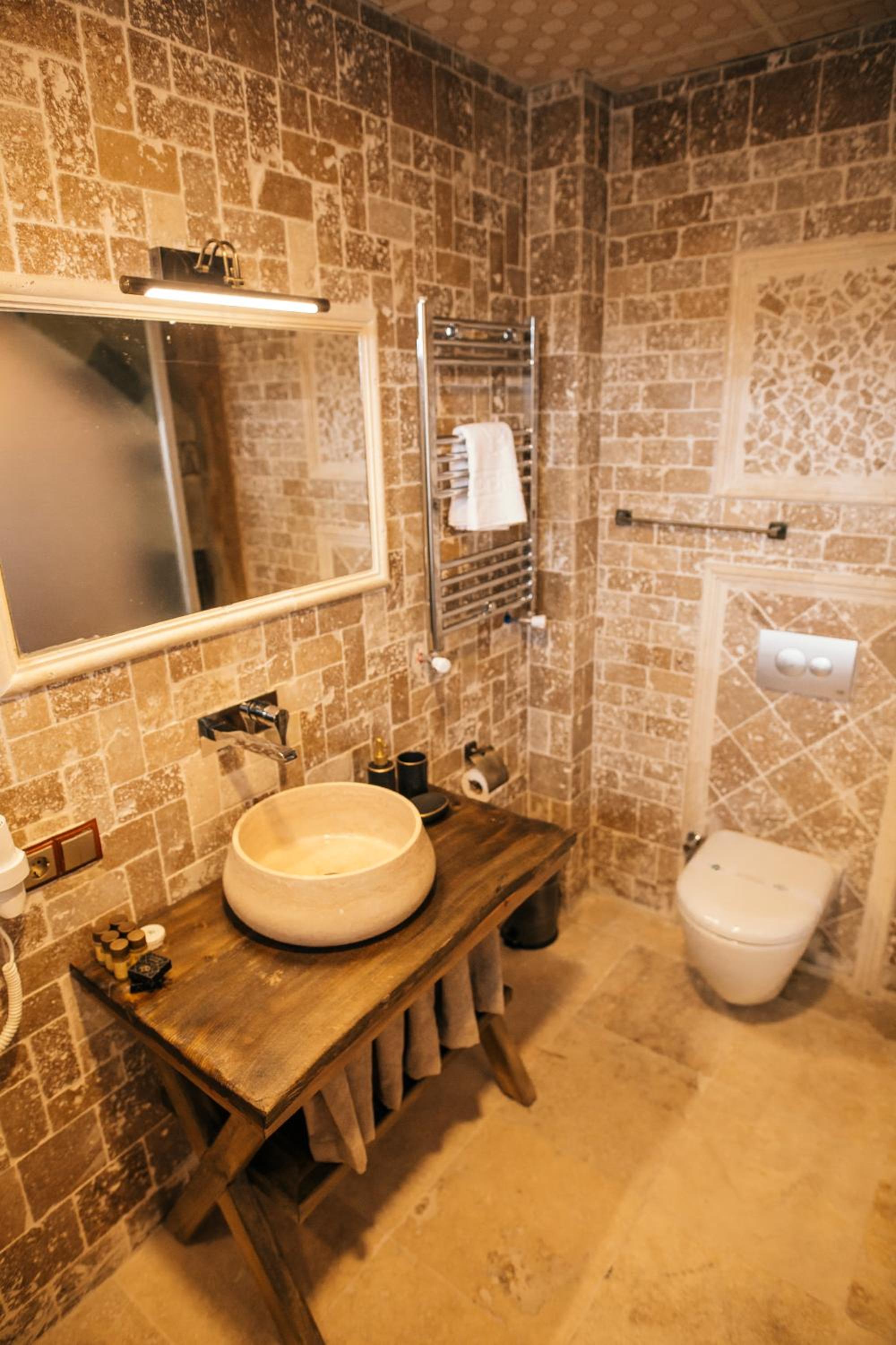 Double Room with Balcony - Photo 5
