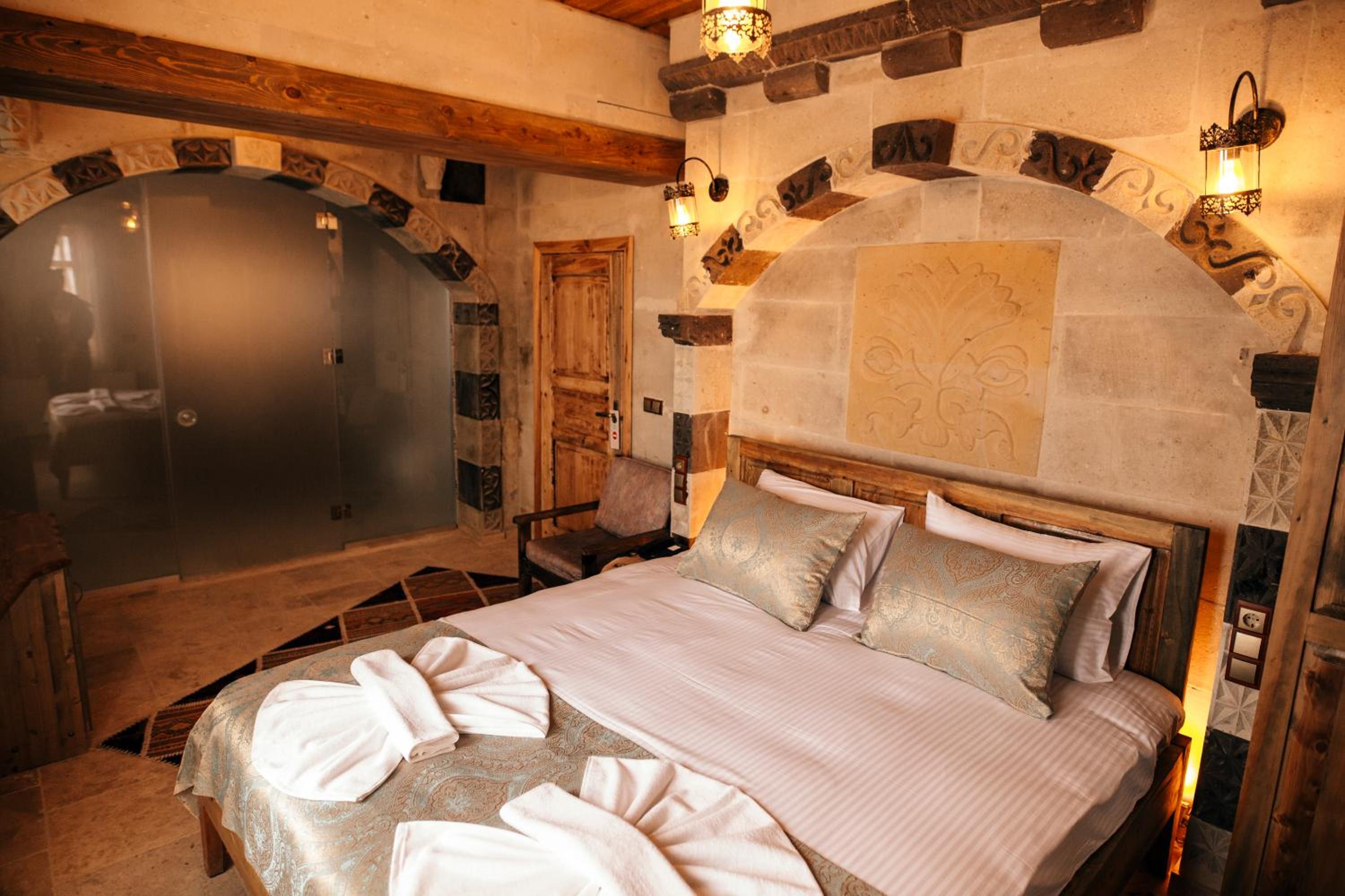 Double Room with Balcony - Photo 6