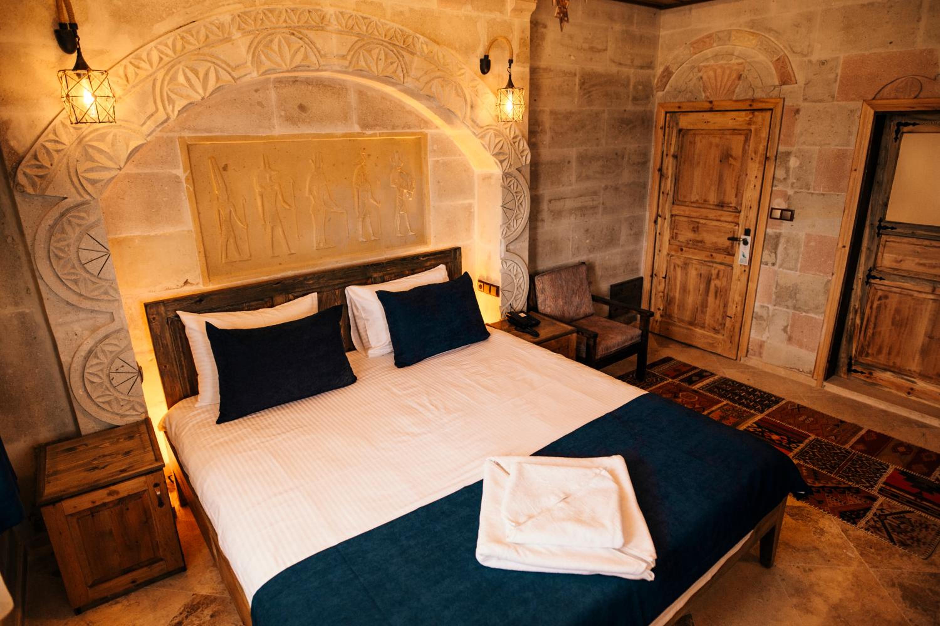 Deluxe Double Room with Balcony photo 3