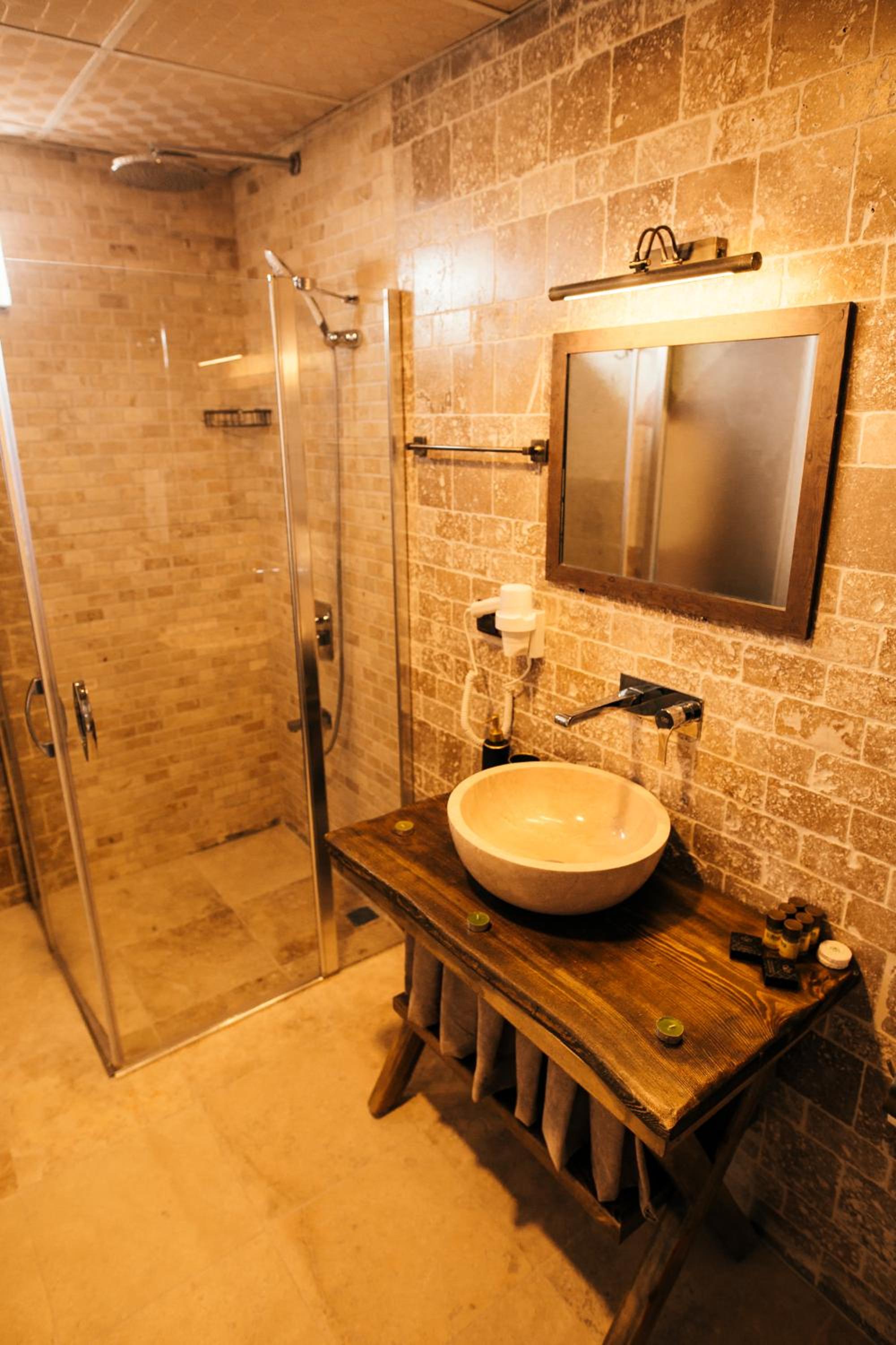 Double Room with Balcony - Photo 2