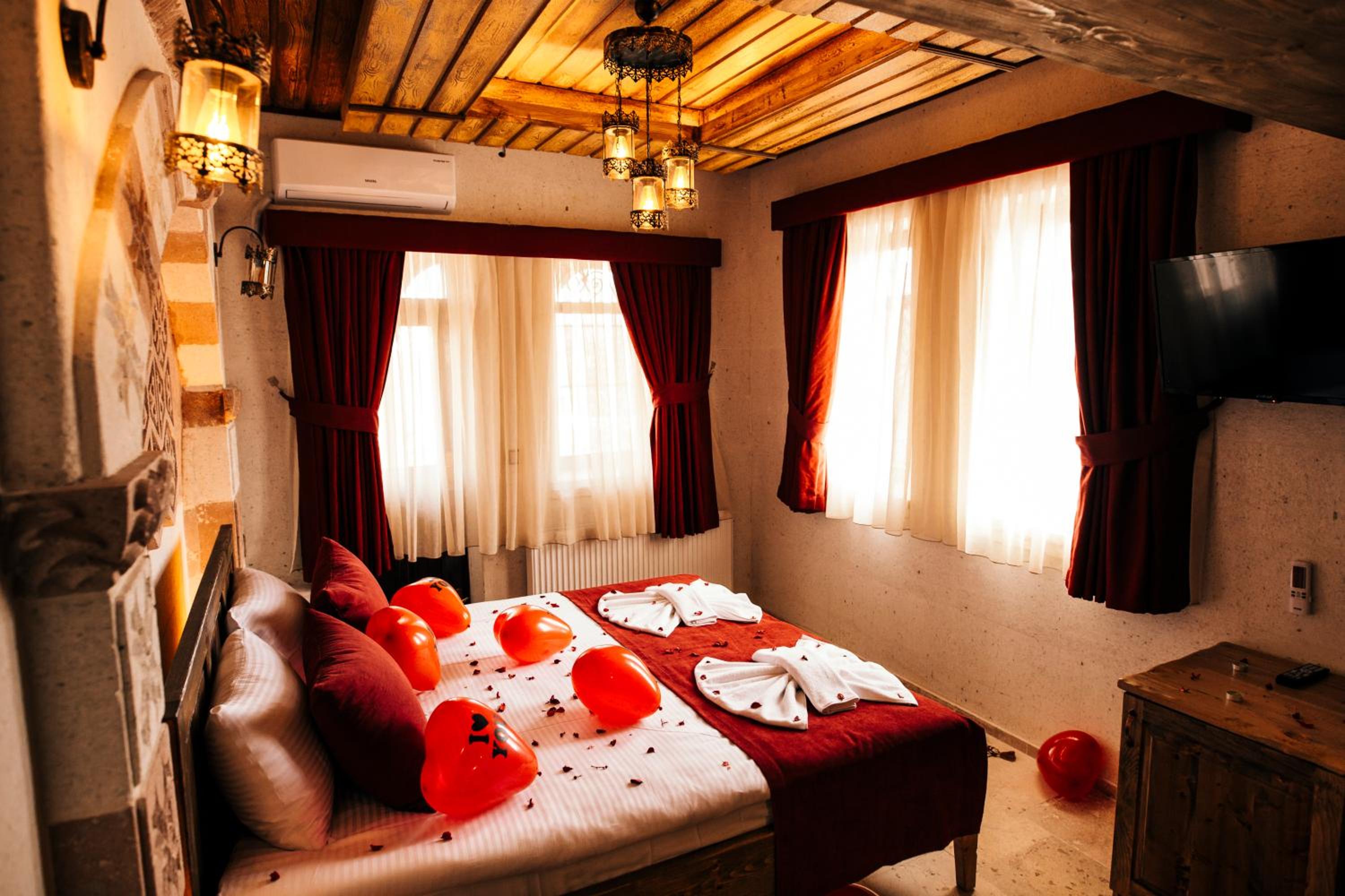 Double Room with Balcony - Photo 1