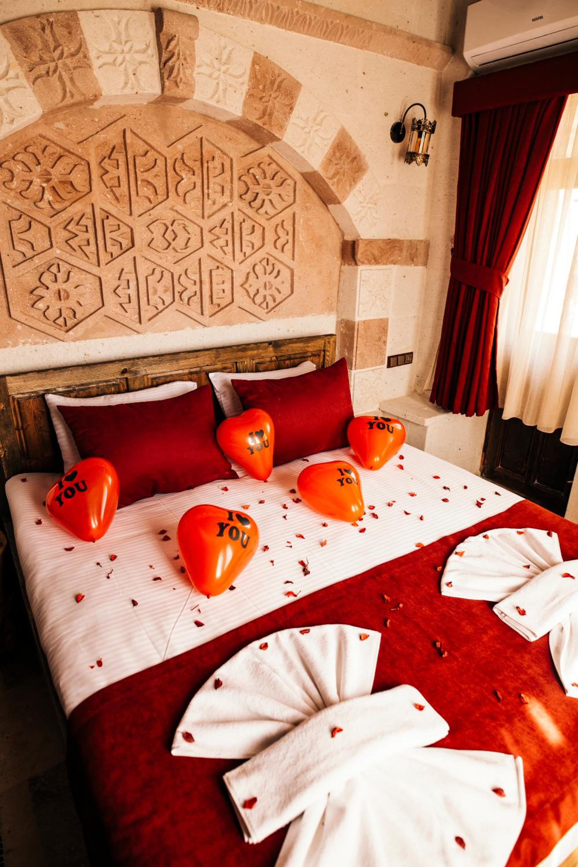 Double Room with Balcony - Photo 3
