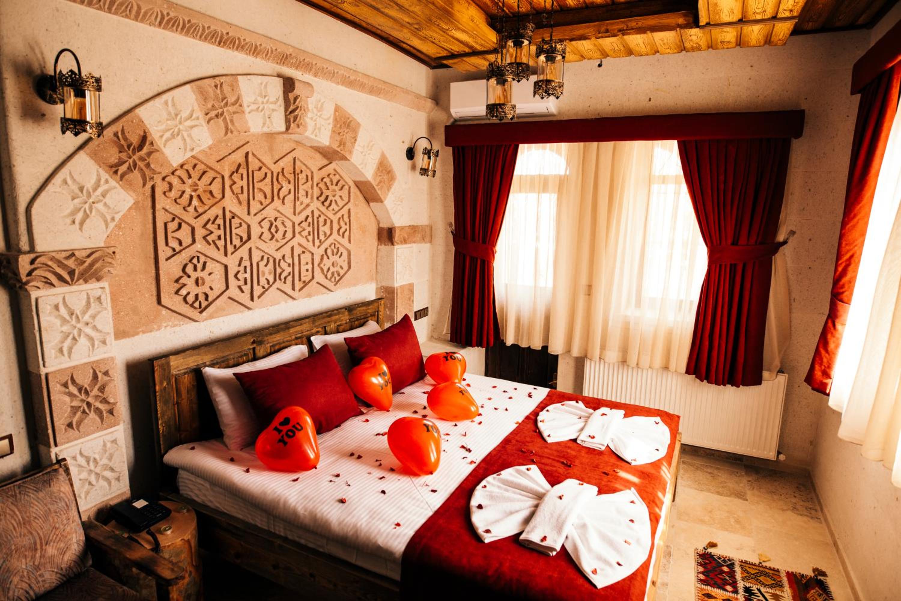 Double Room with Balcony - Photo 4