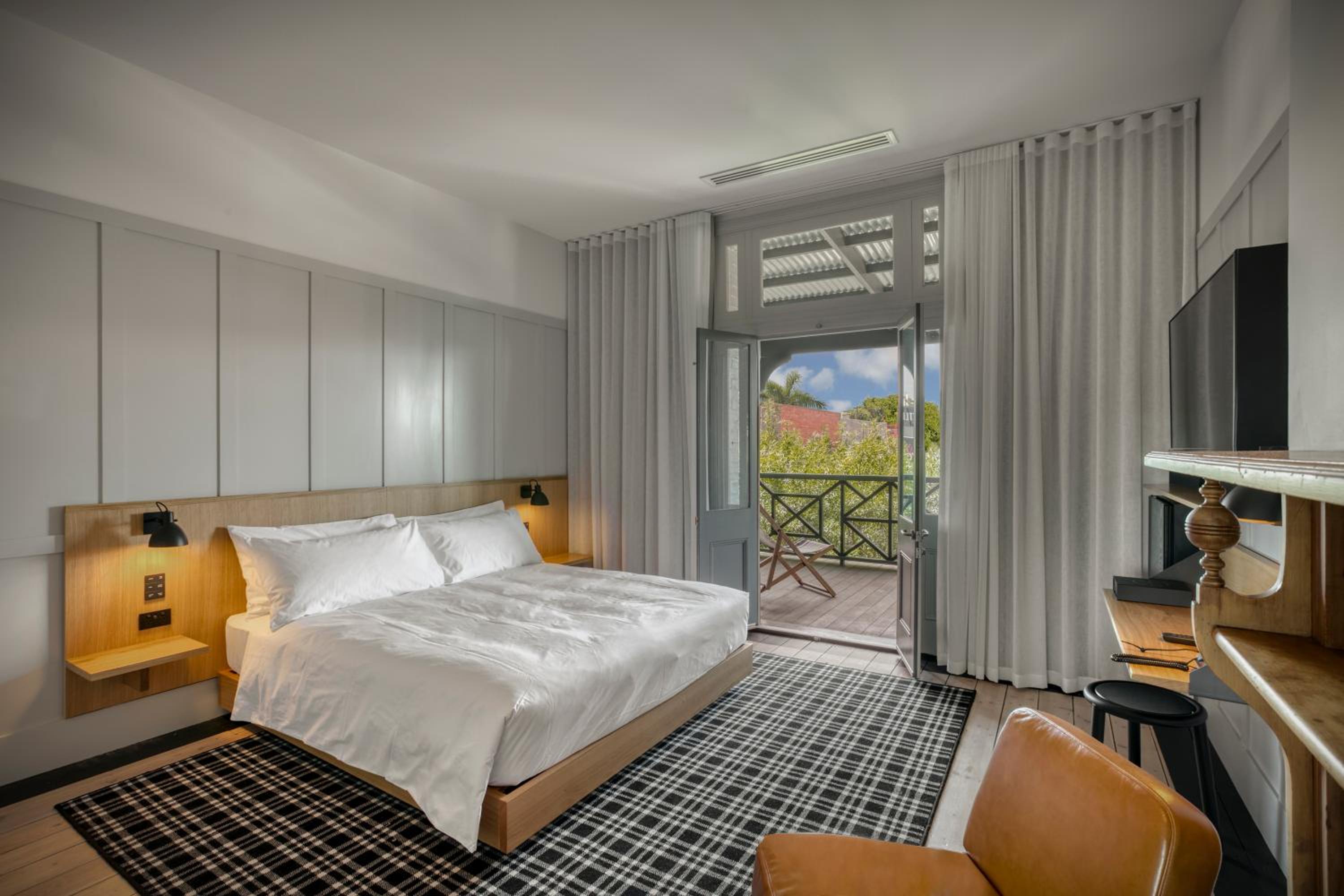Deluxe Family Suite photo 2