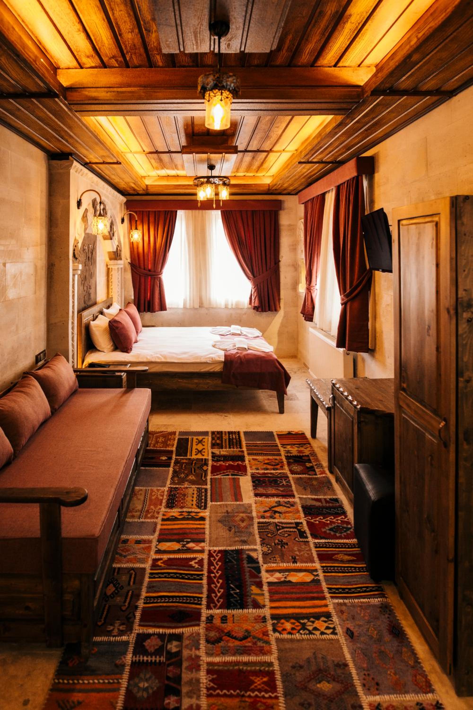 Deluxe Double Room with Balcony - Photo 2
