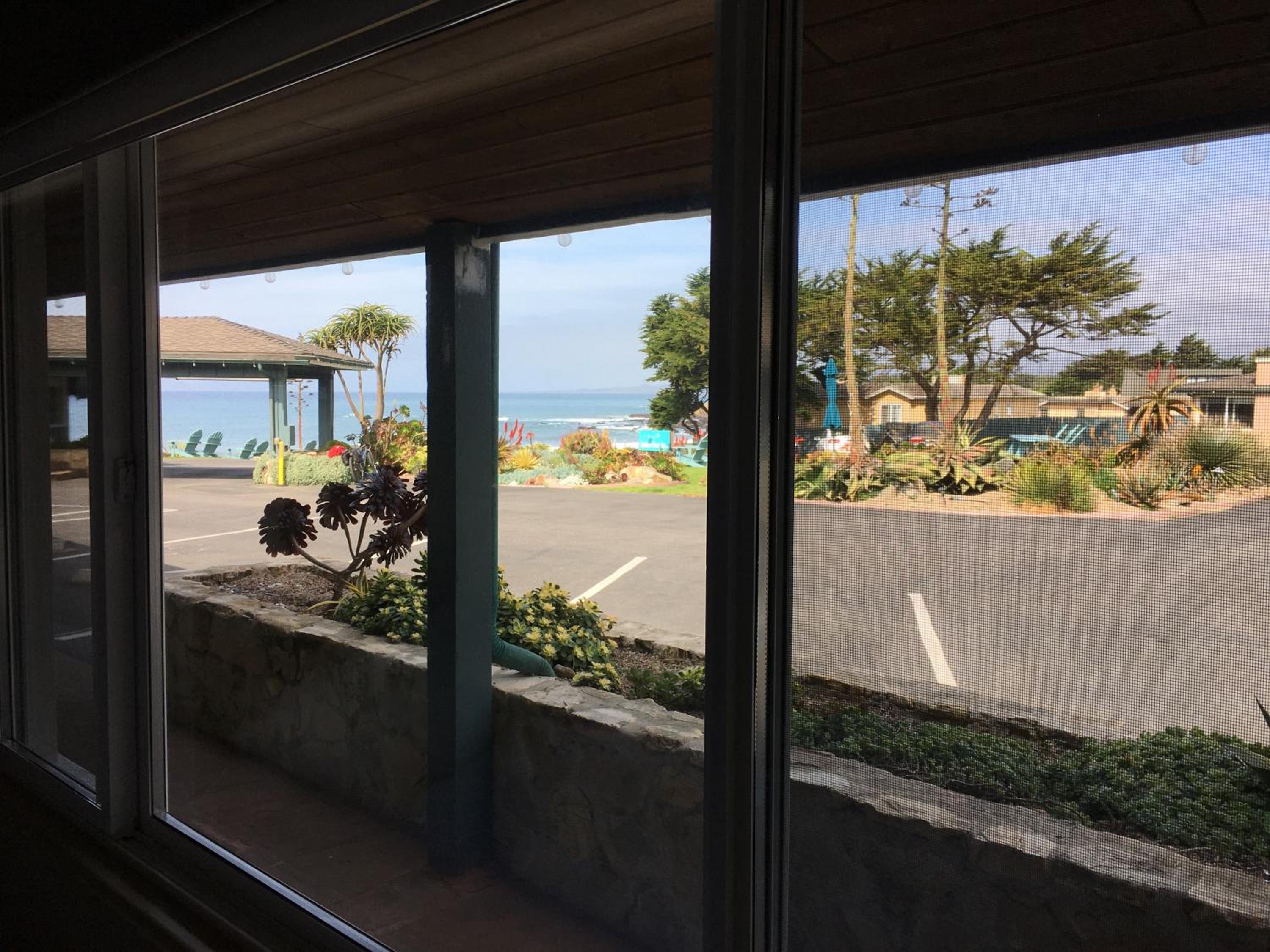 Queen Room with Two Queen Beds with Partial Ocean View photo 3