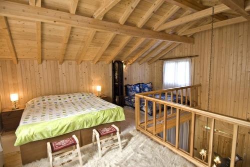 Villa - Photo 2