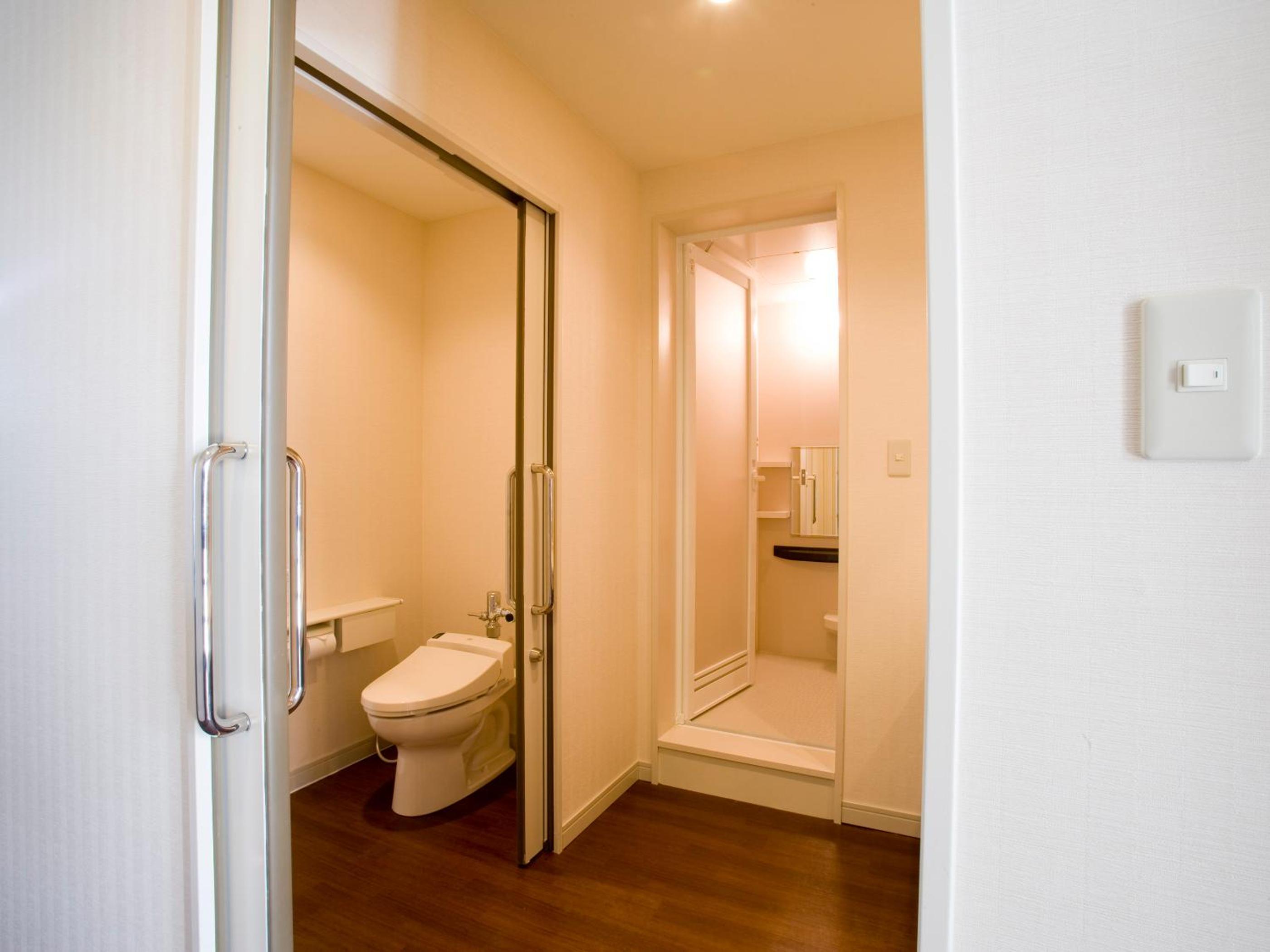 Twin Room - Non-Smoking photo 2