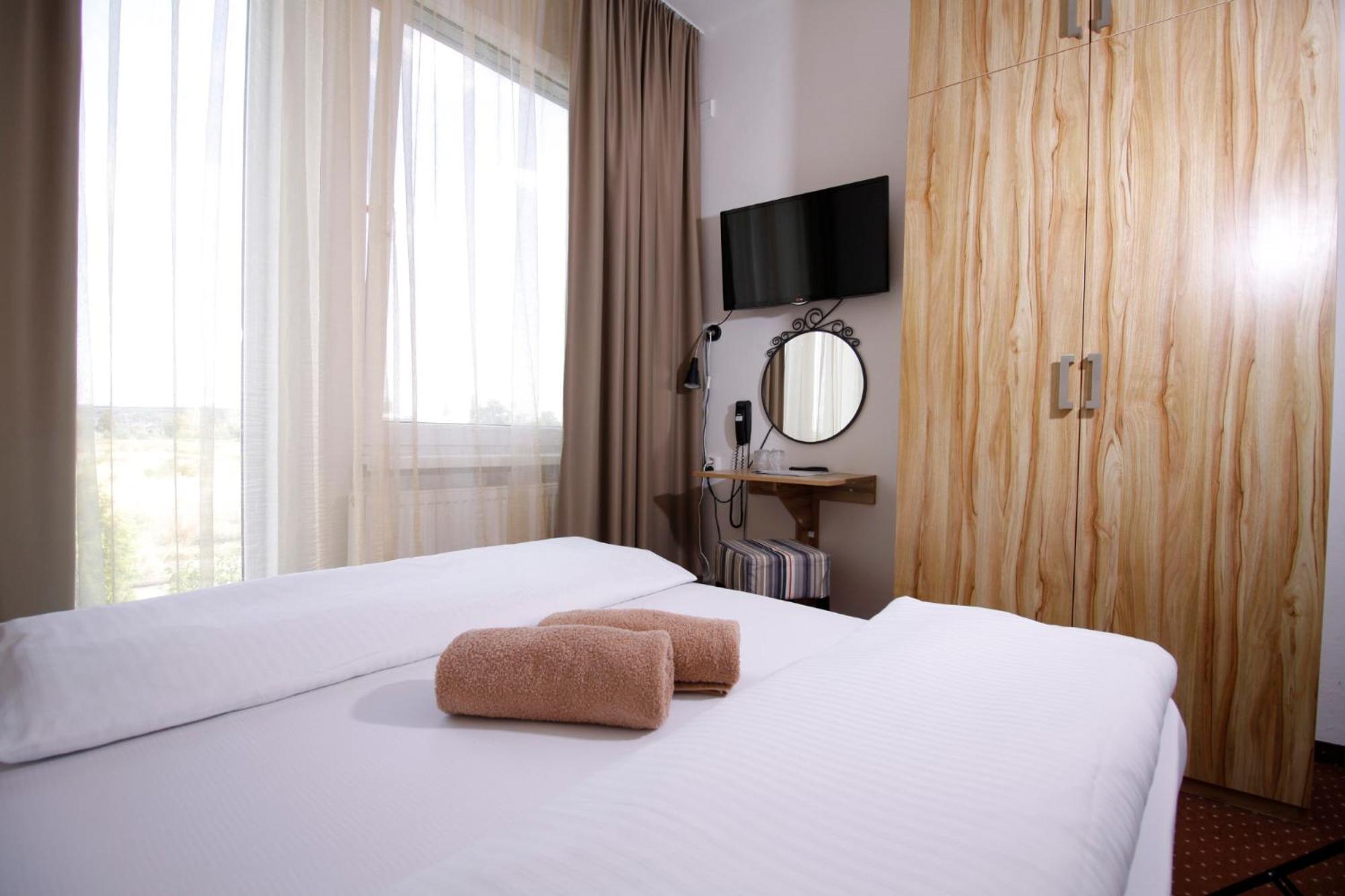 Premium Double or Twin Room - Photo 4