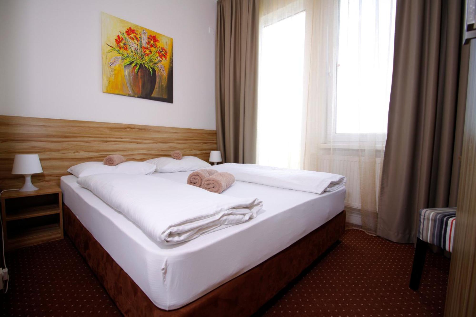 Premium Double or Twin Room - Photo 3