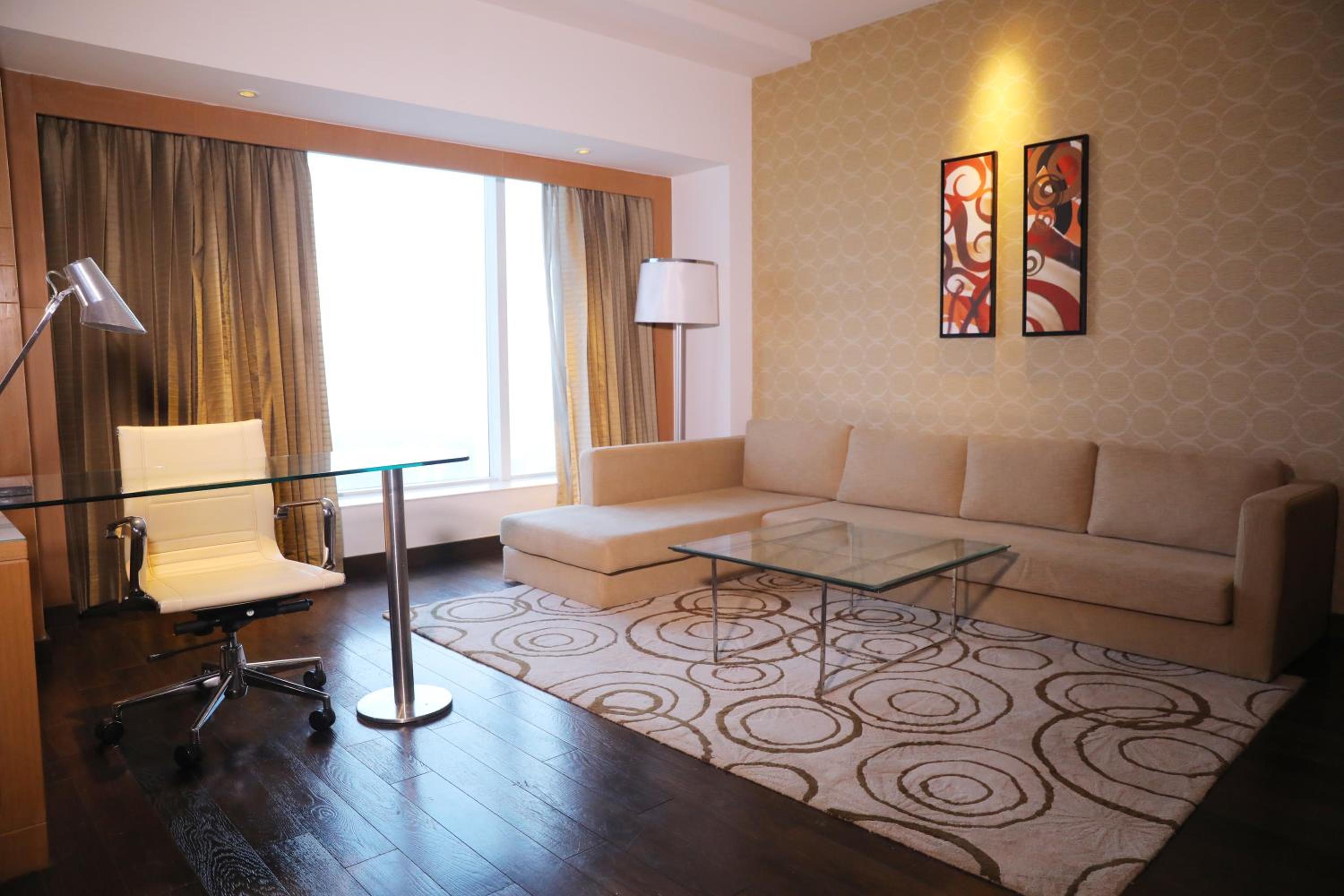 One-Bedroom King Suite - Non-Smoking