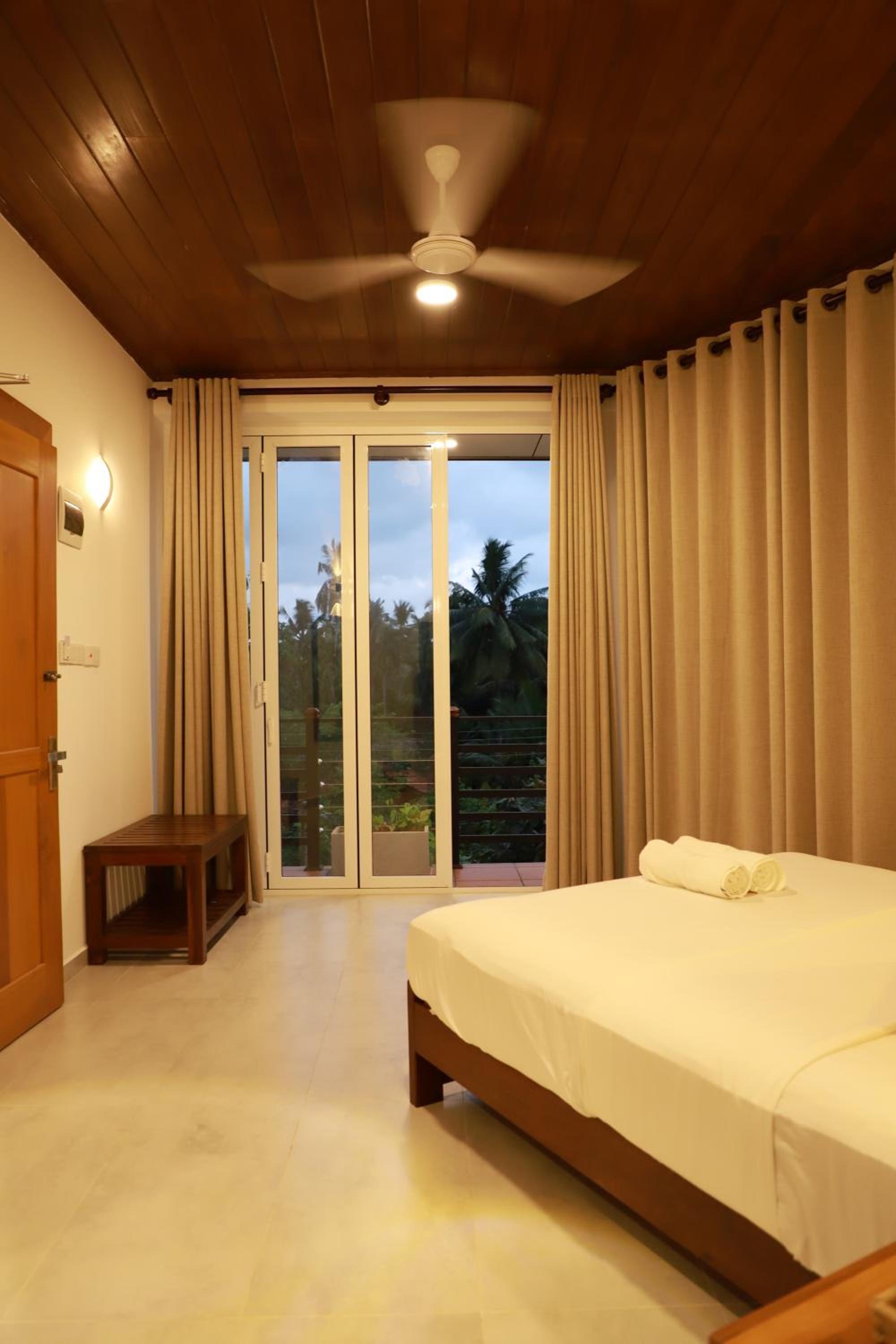 Deluxe Double Room with Balcony photo 3