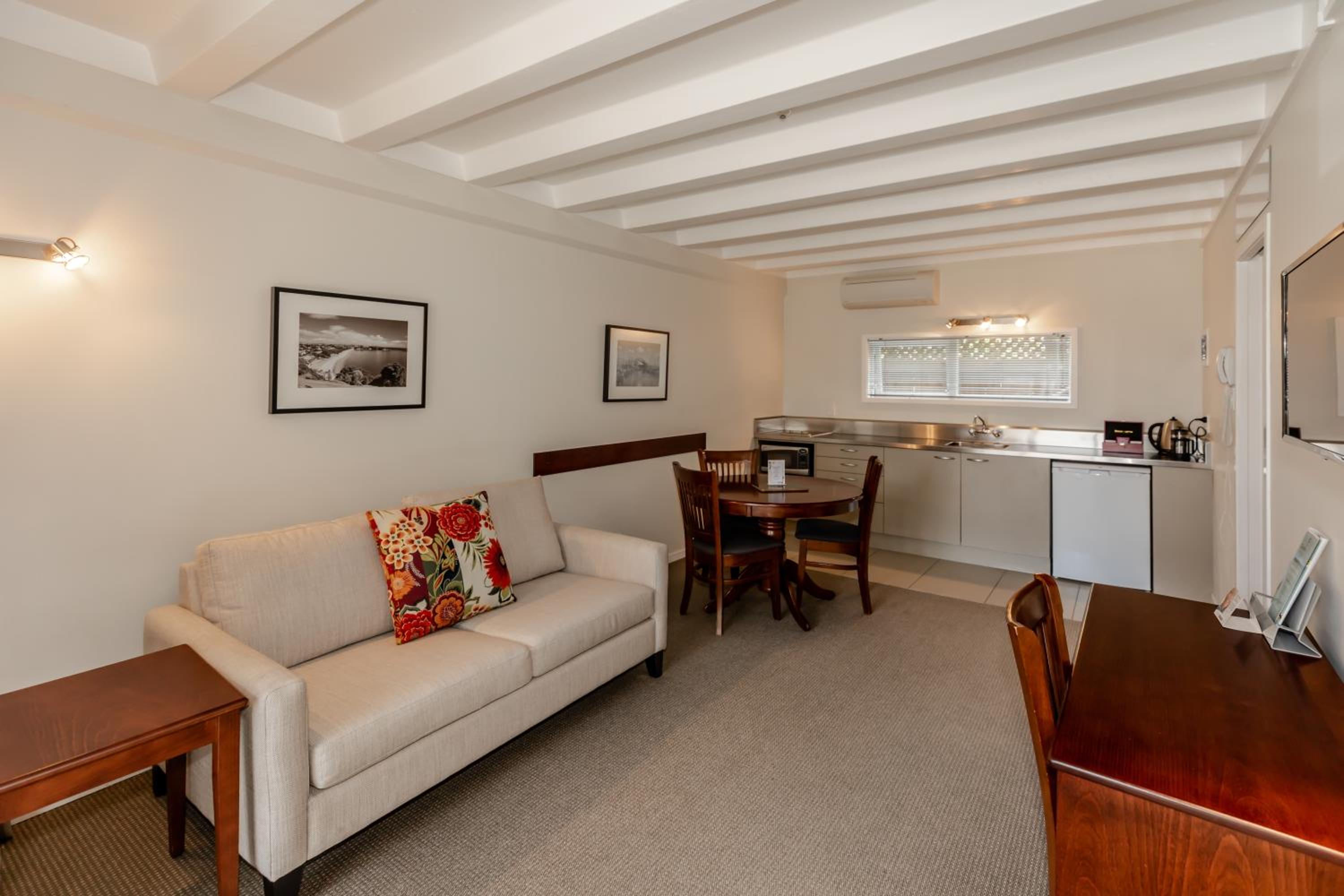 Standard One-Bedroom Suite - Photo 2