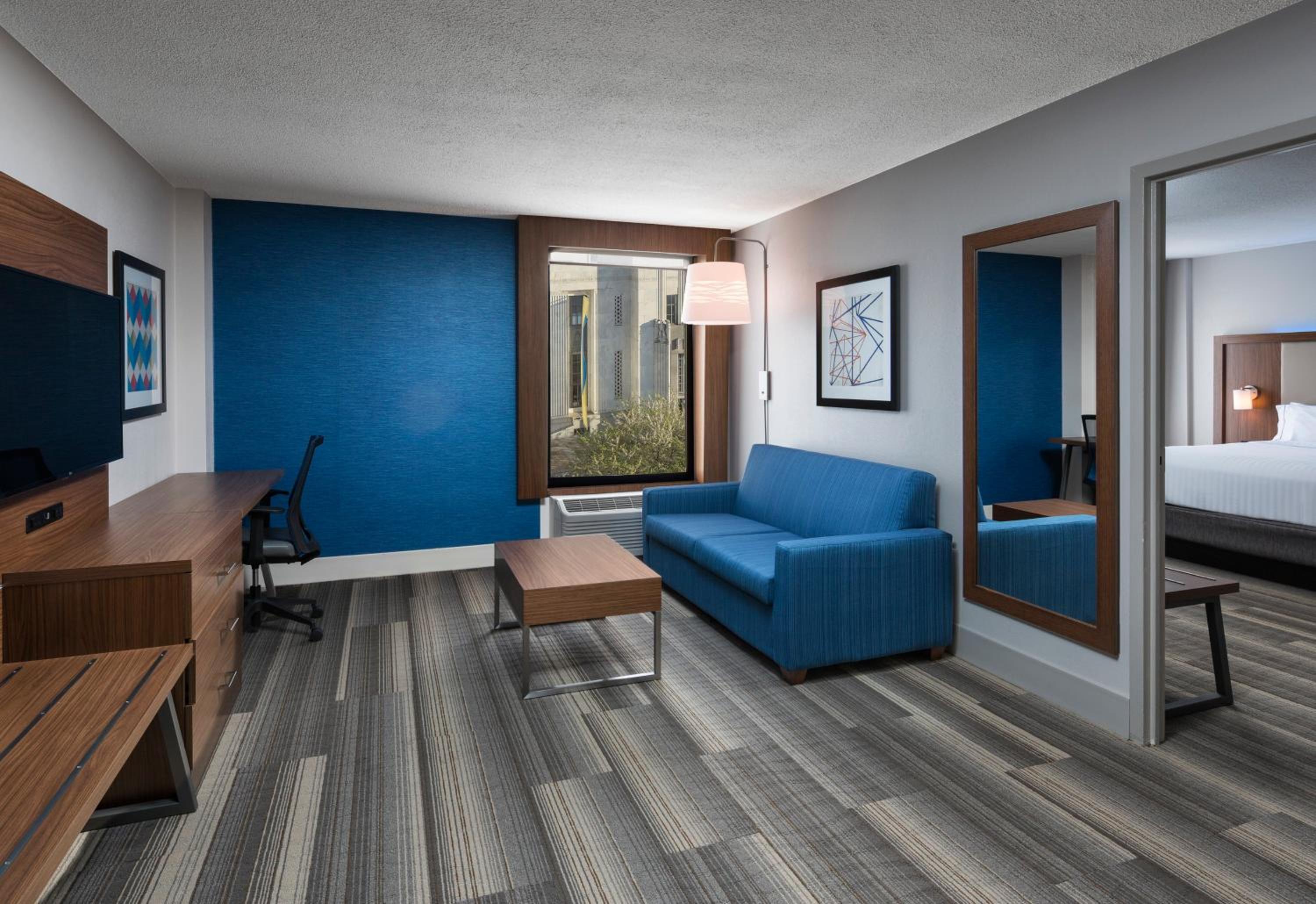 One-Bedroom King Suite - Photo 5