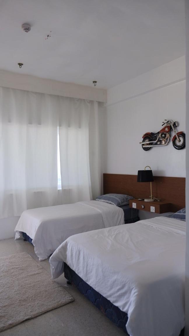 Standard Twin Room with Sea View - Photo 1