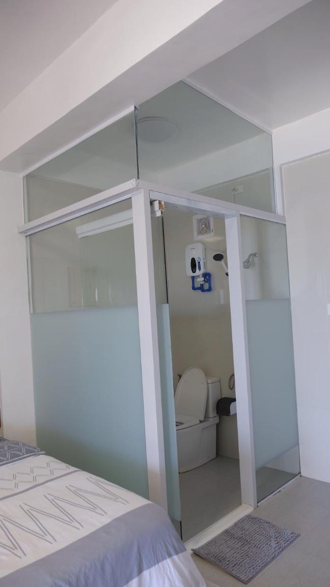 Standard Twin Room with Sea View - Photo 6