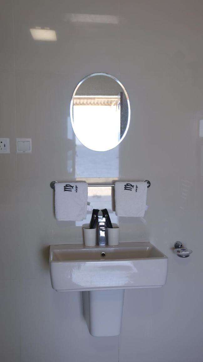 Standard Twin Room with Sea View - Photo 5