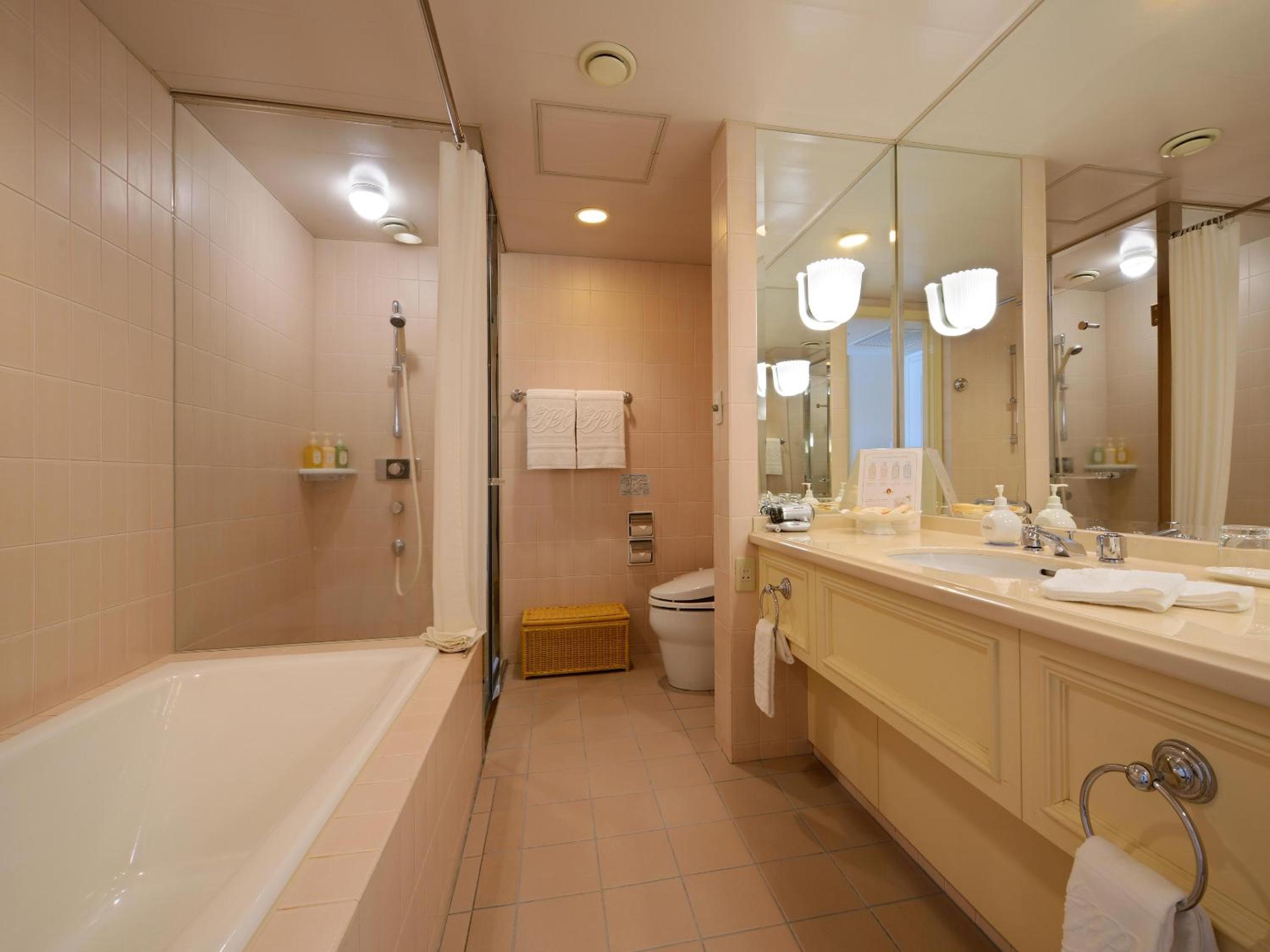 Luxury Twin Room with Garden View - Non-Smoking photo 3