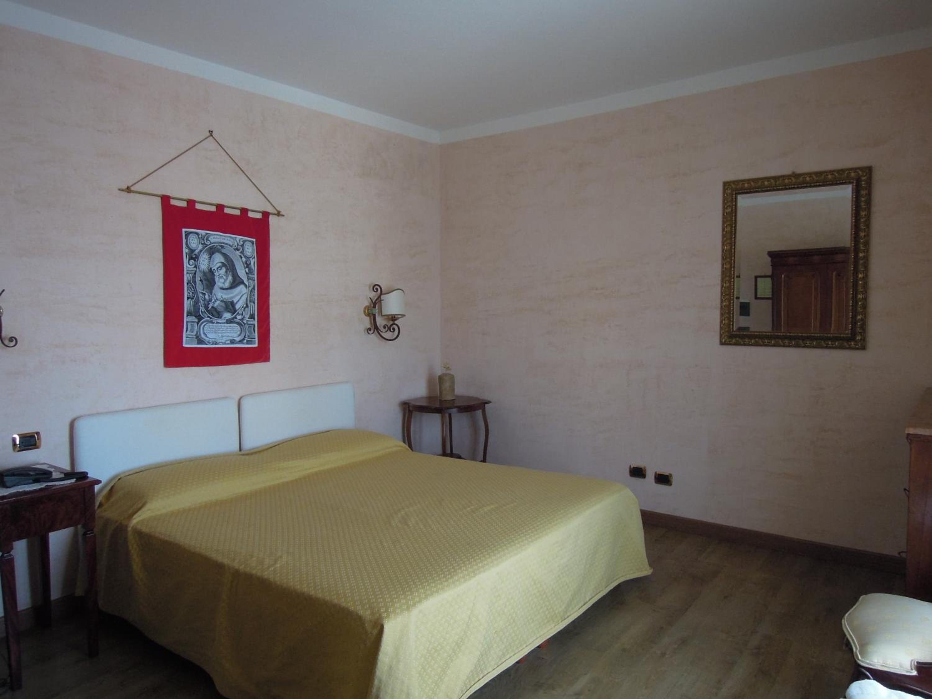 Double Room - Photo 2