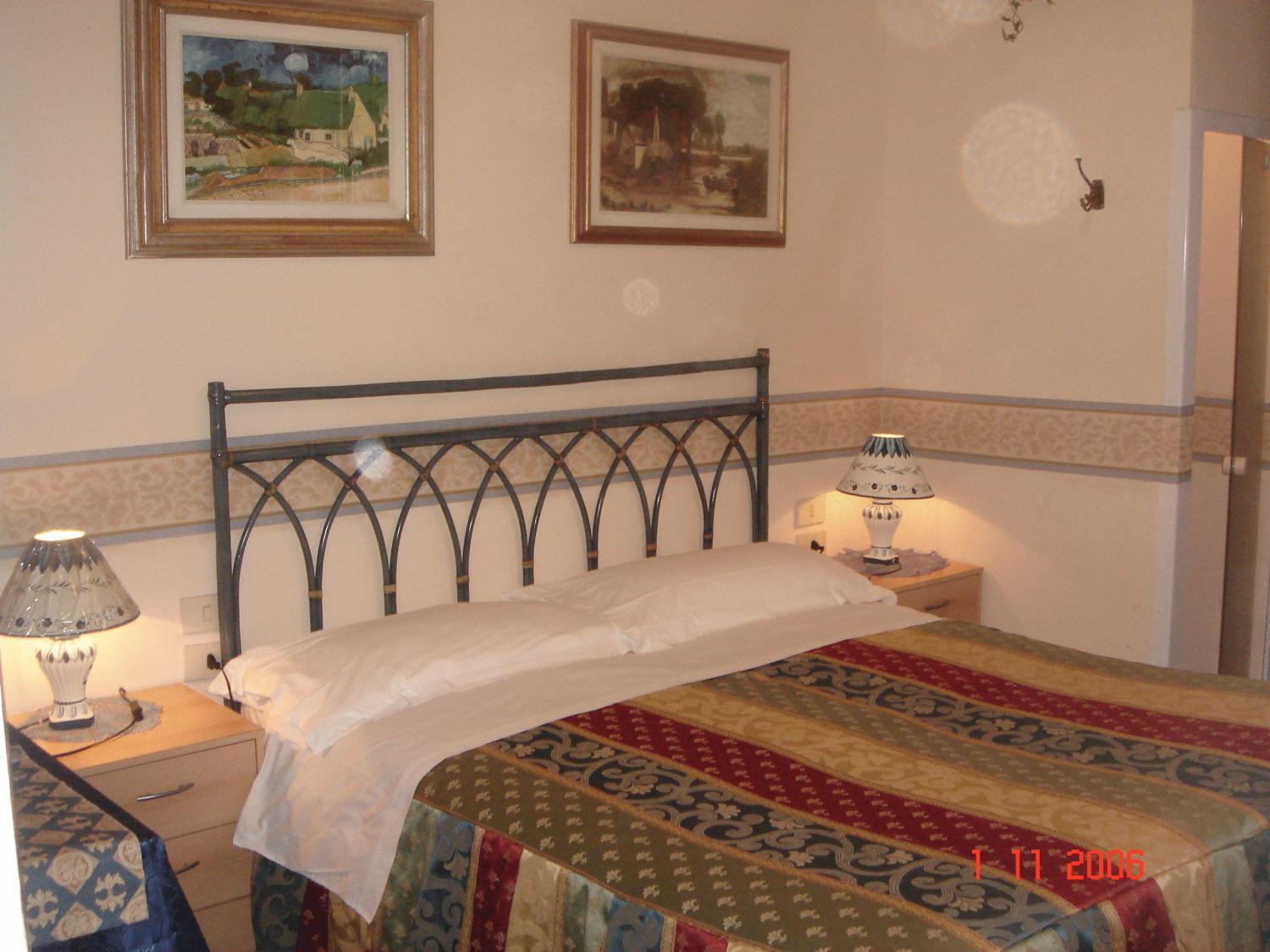 Double Room with Private Bathroom photo 2