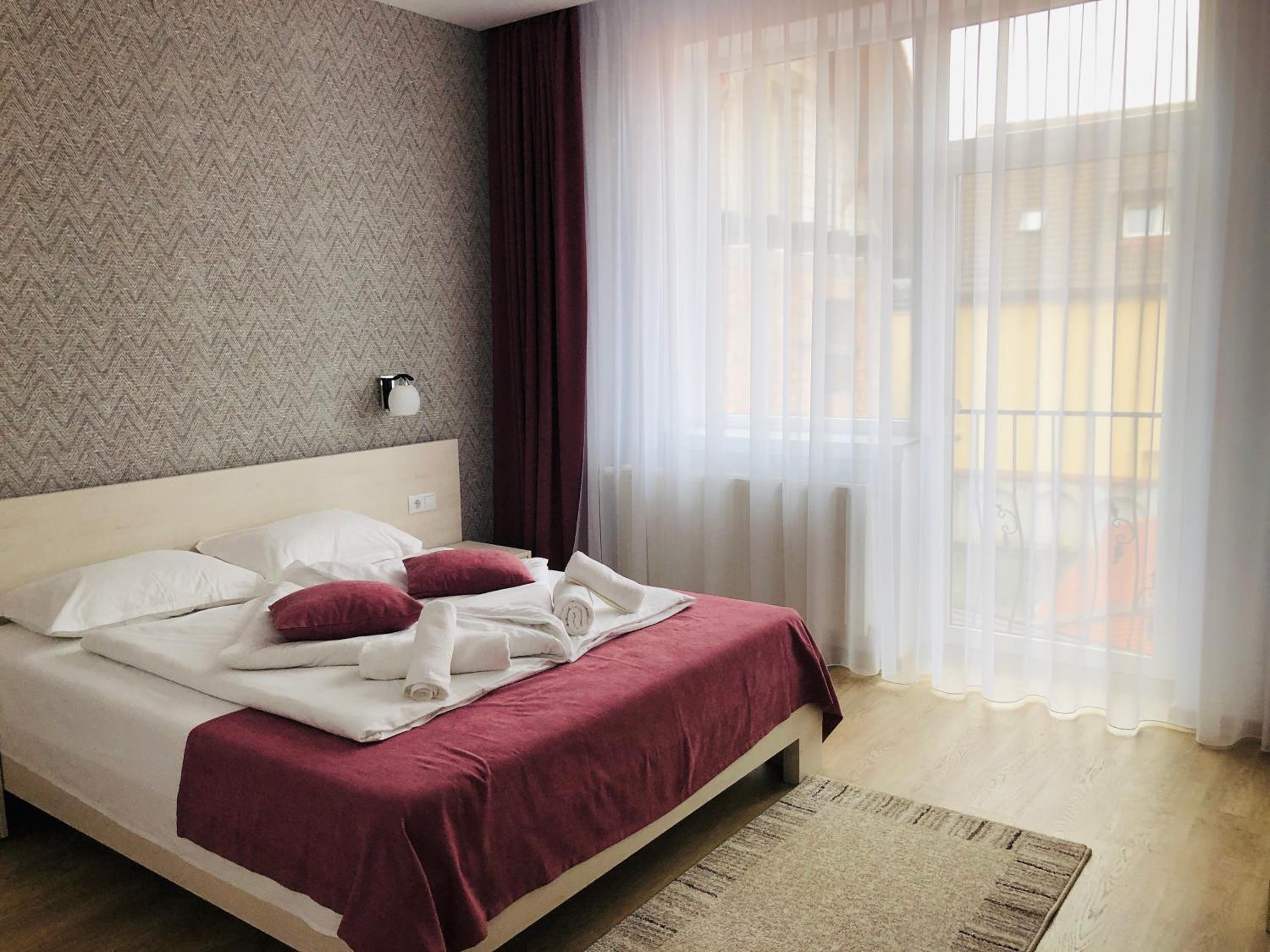 One-Bedroom Apartment with Balcony - Photo 6