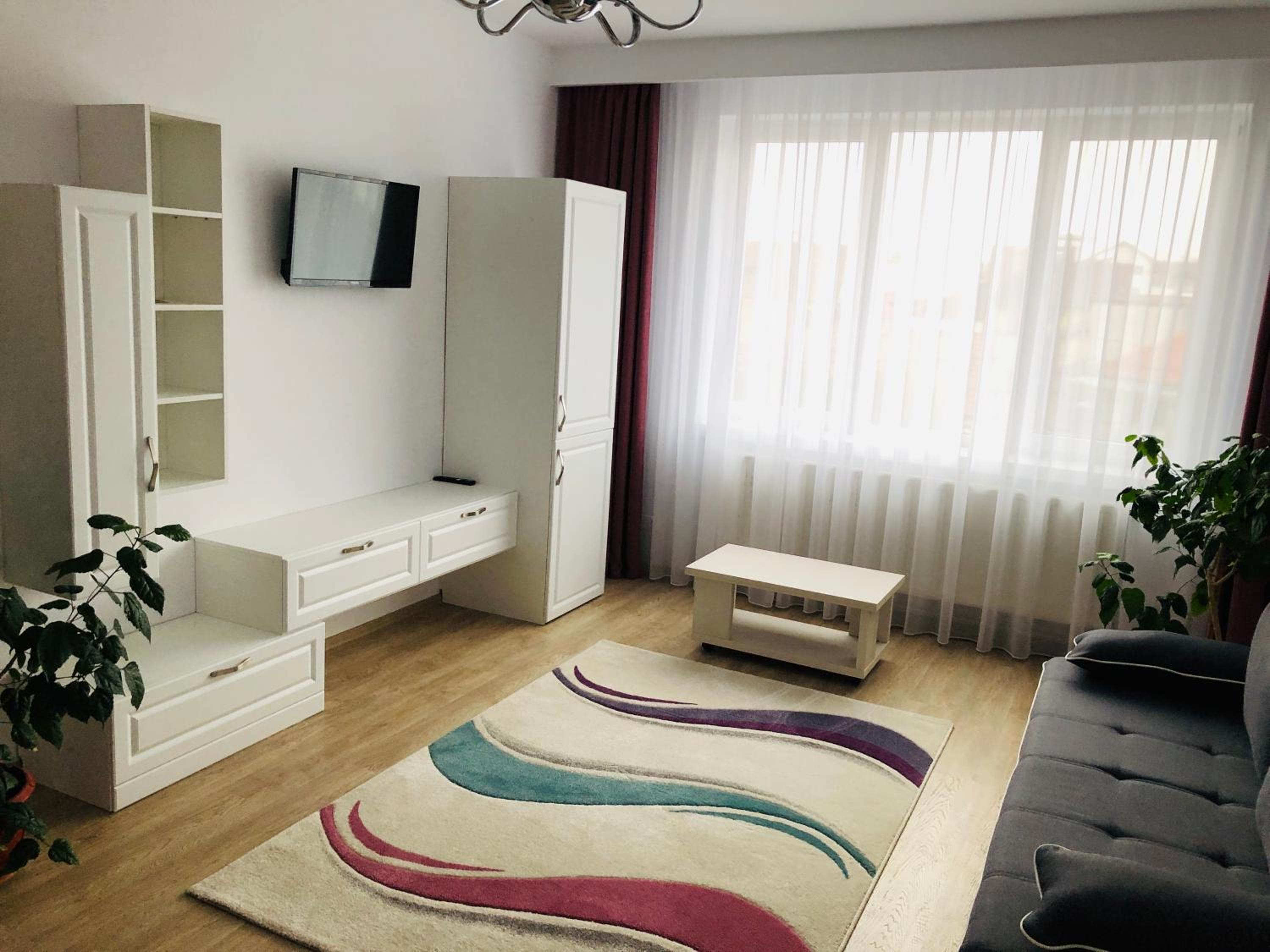 One-Bedroom Apartment with Balcony - Photo 5