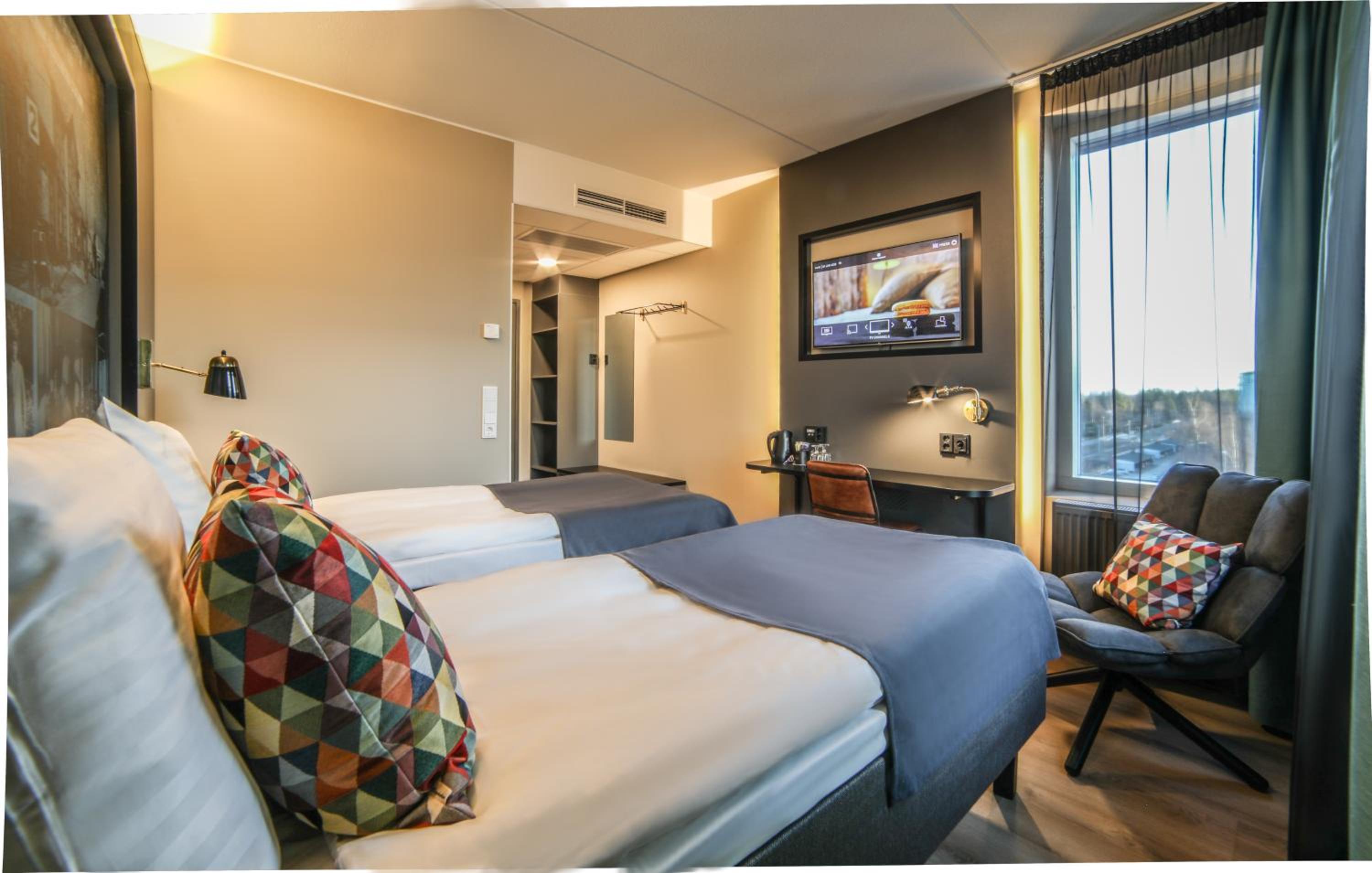 Twin Room with Shower