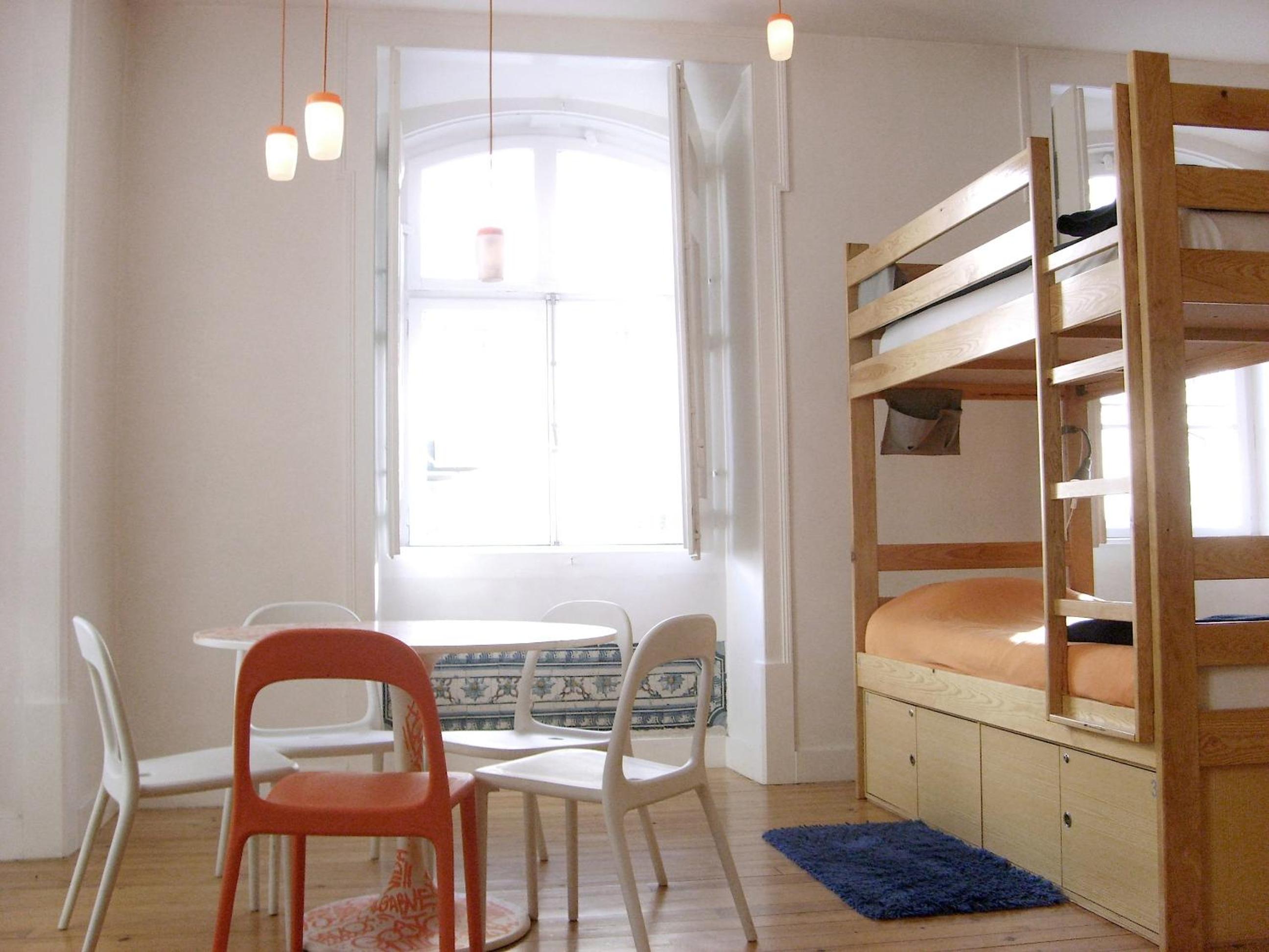 Bed in 8-Bed Mixed Dormitory Room photo 3