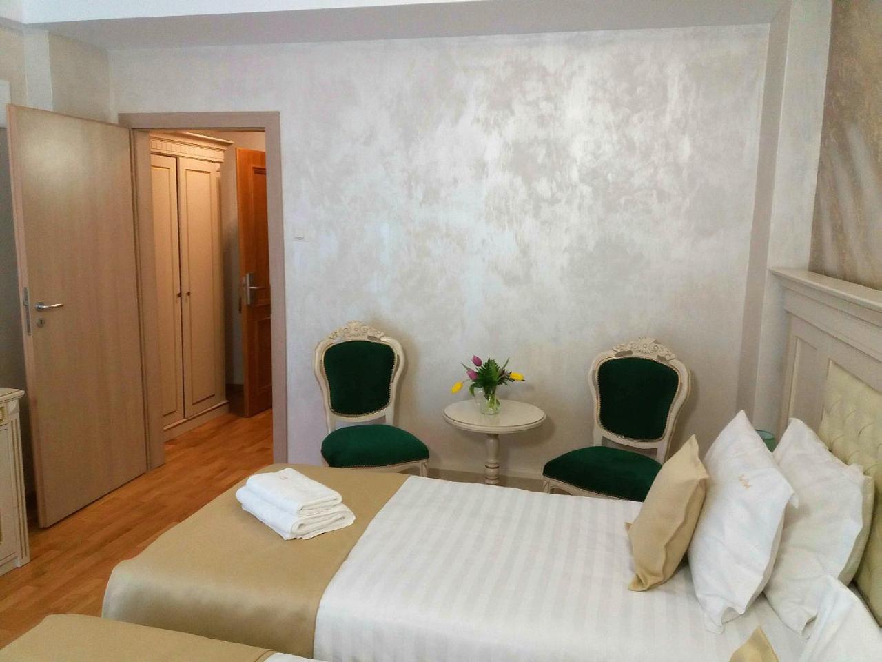 Twin Room - Photo 2