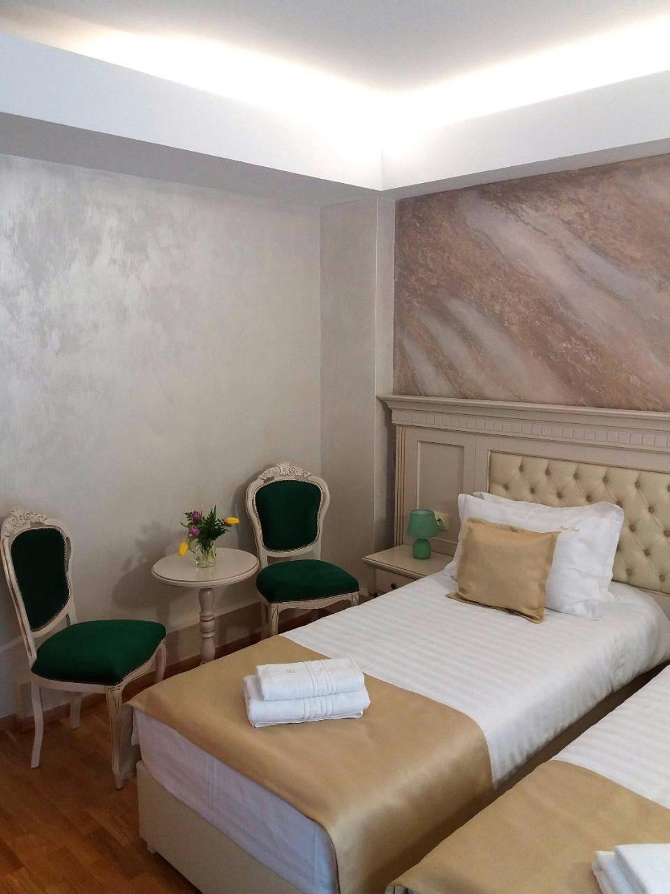 Twin Room - Photo 6