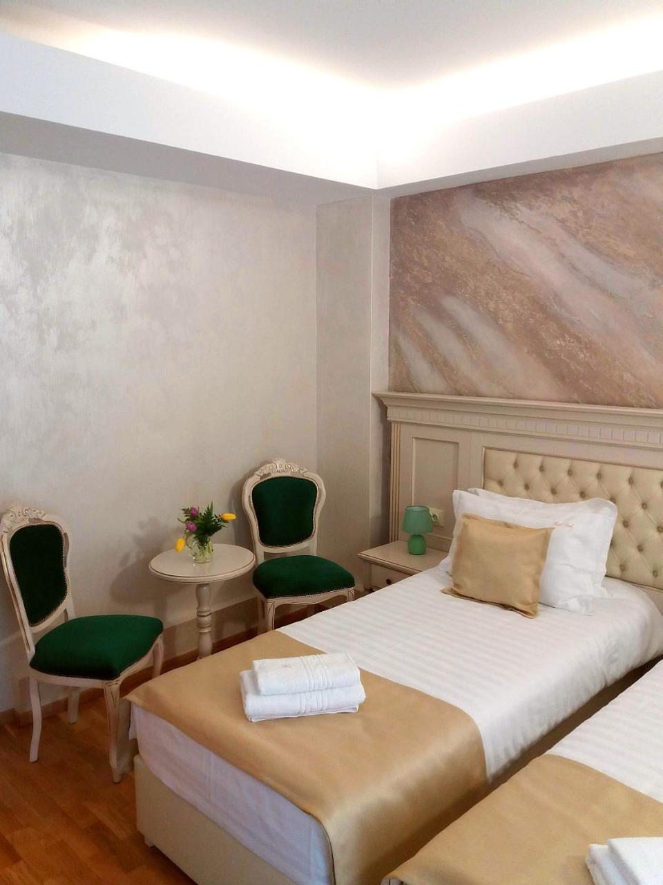 Twin Room - Photo 1