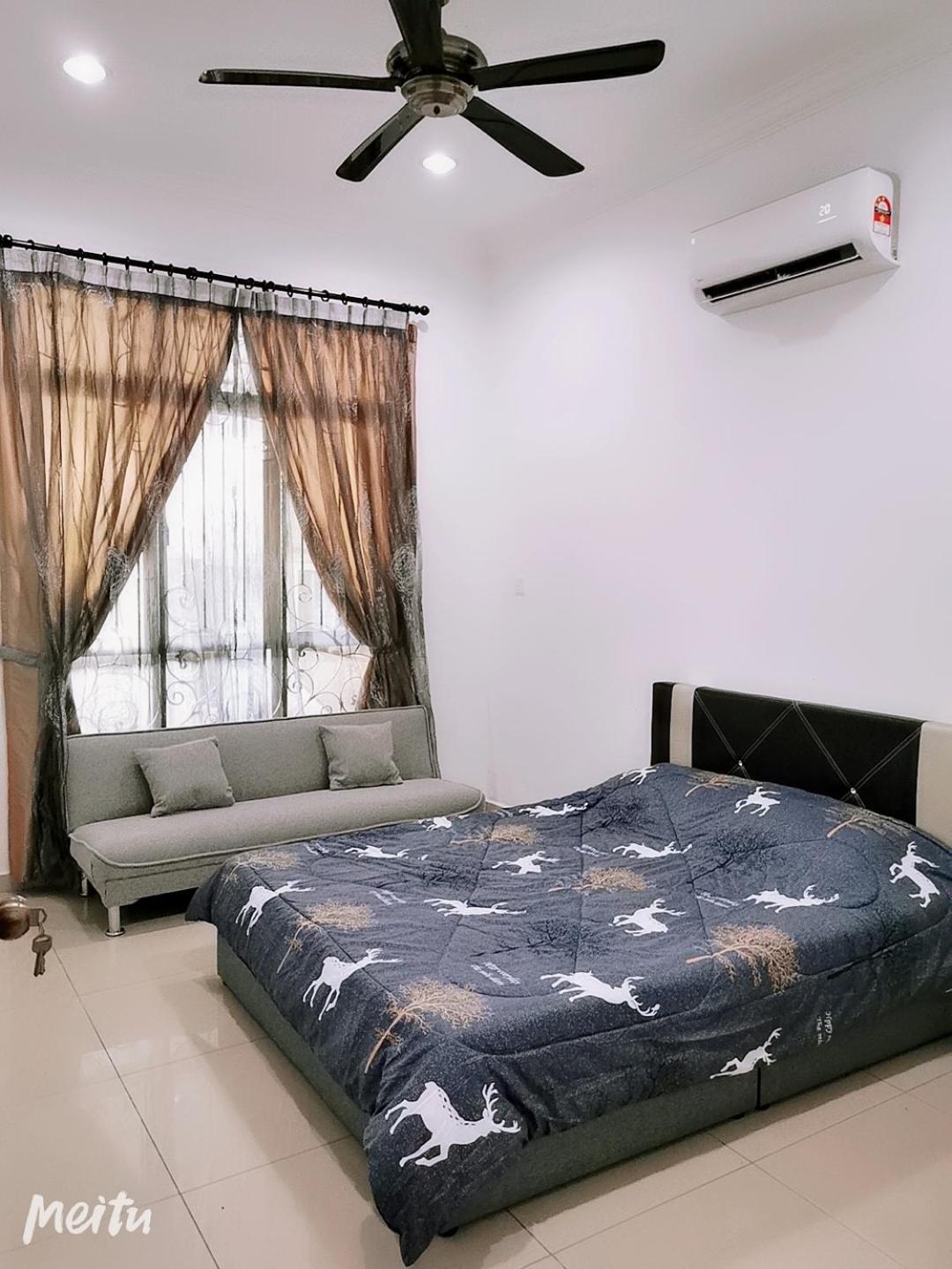 Three-Bedroom Apartment photo 1